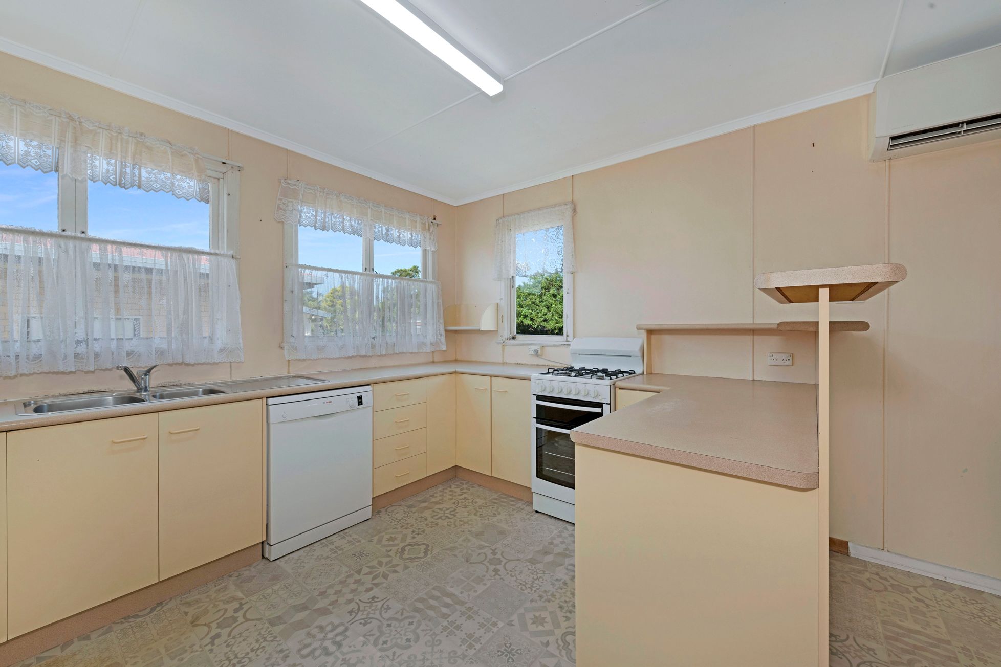 5 Walsh Street, Walkervale, QLD 4670