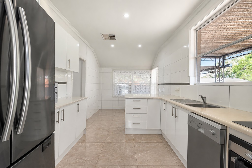 17 Peacock Road, Elizabeth Downs, SA 5113