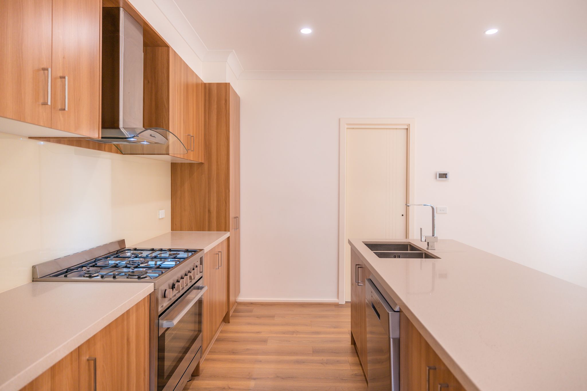 2/62 Scoresby Road — photo 3 of 14