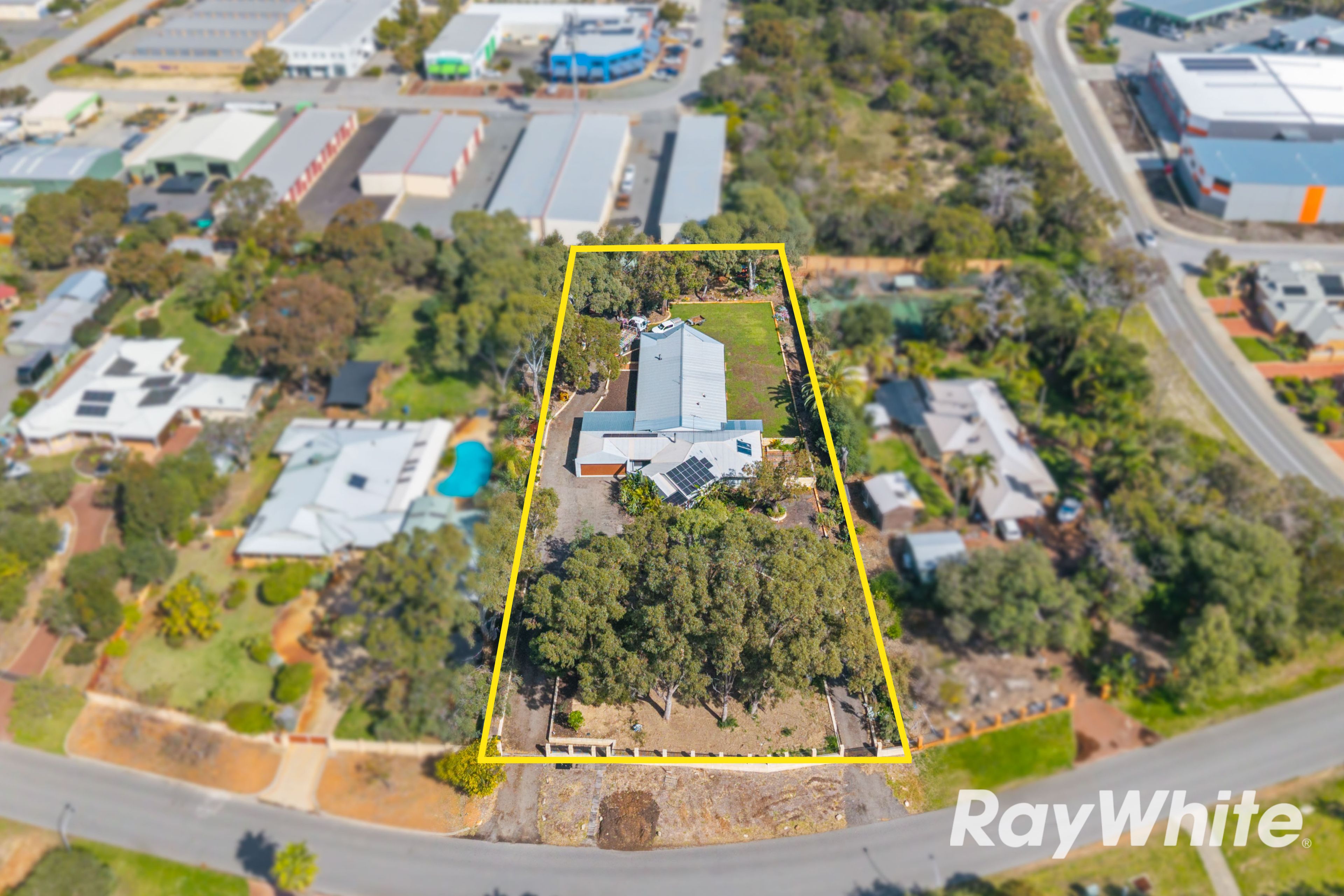 4 Silverton Crescent — photo from Ray White Mandurah
