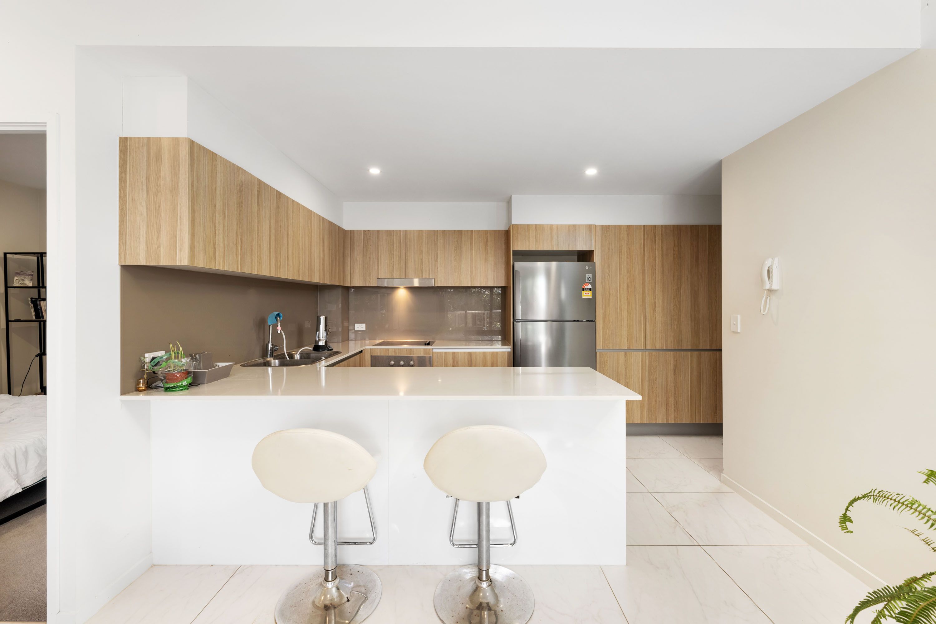 908 Logan Road, Holland Park West QLD 4121
