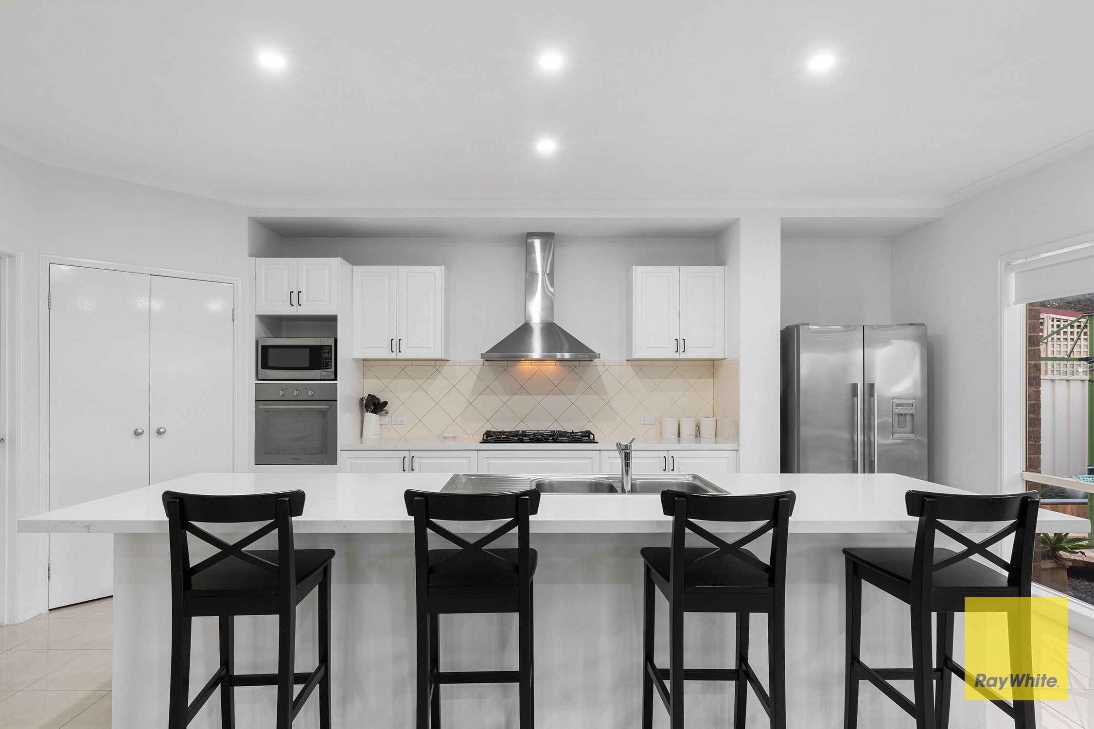 27 Abbington Crescent — photo 9 of 26