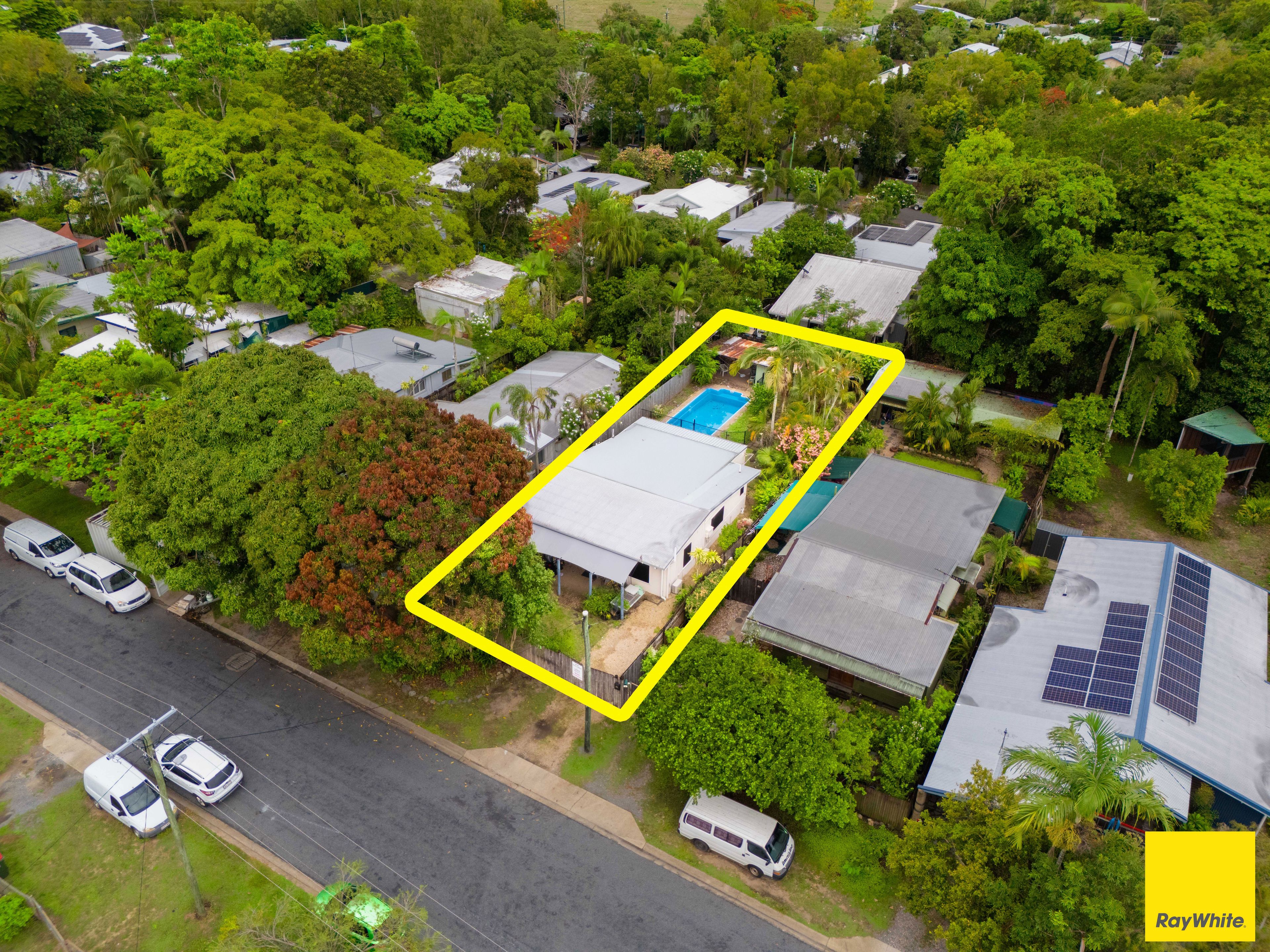 34 Saw Street, Machans Beach, QLD 4878