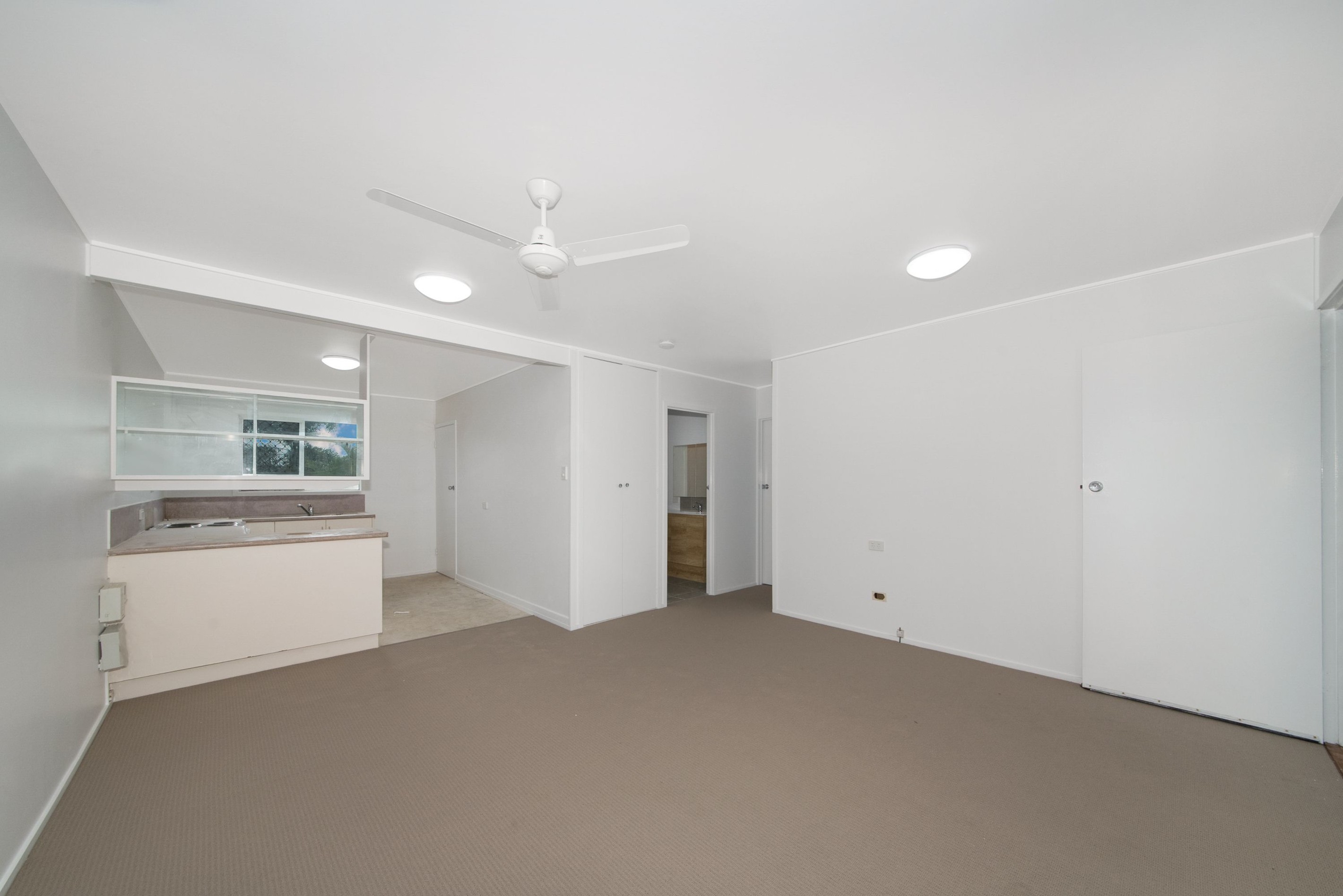 1/4 Desmond Street, Railway Estate, QLD 4810