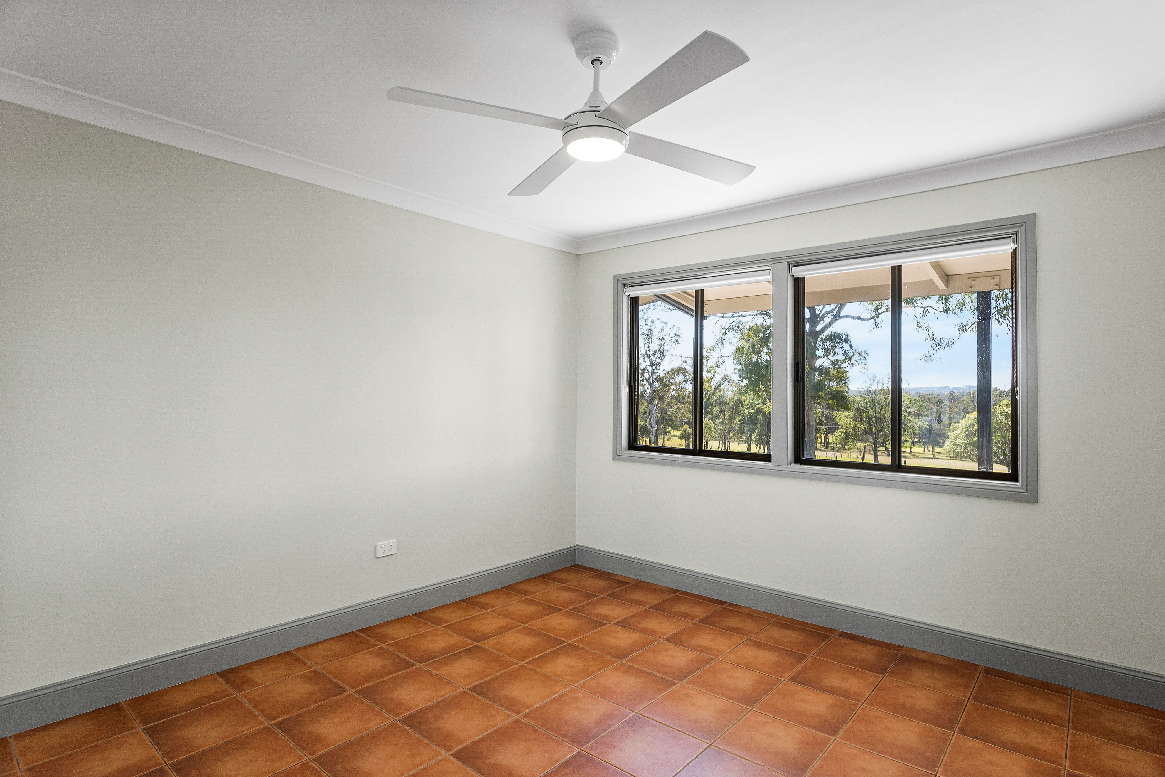 253 Avondale Road — photo 4 of 5