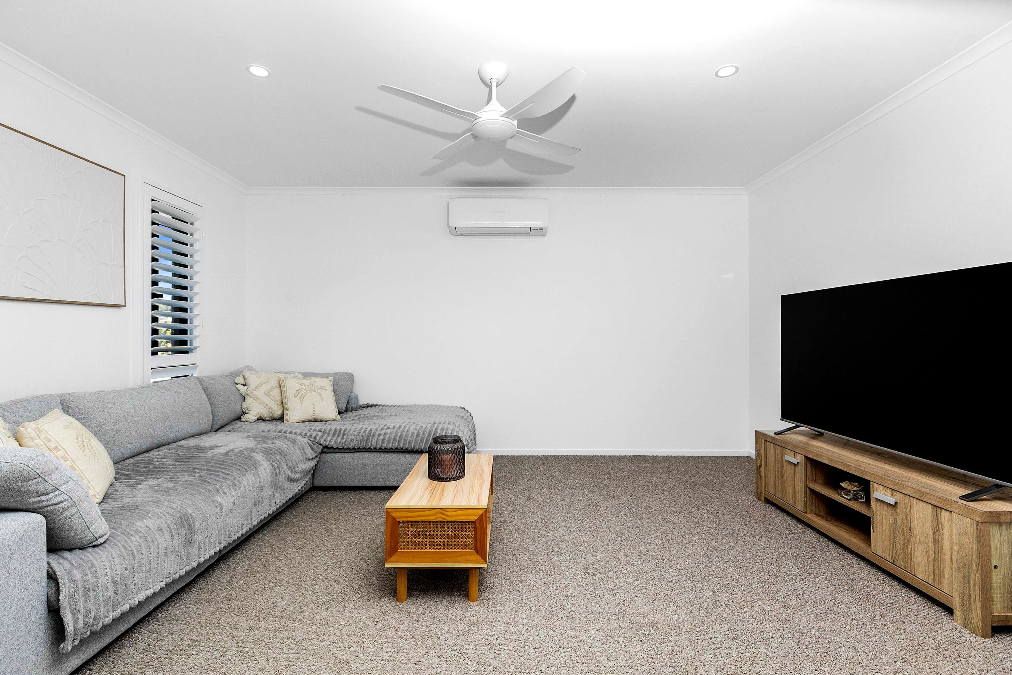 16 Holly Road — photo 4 of 23
