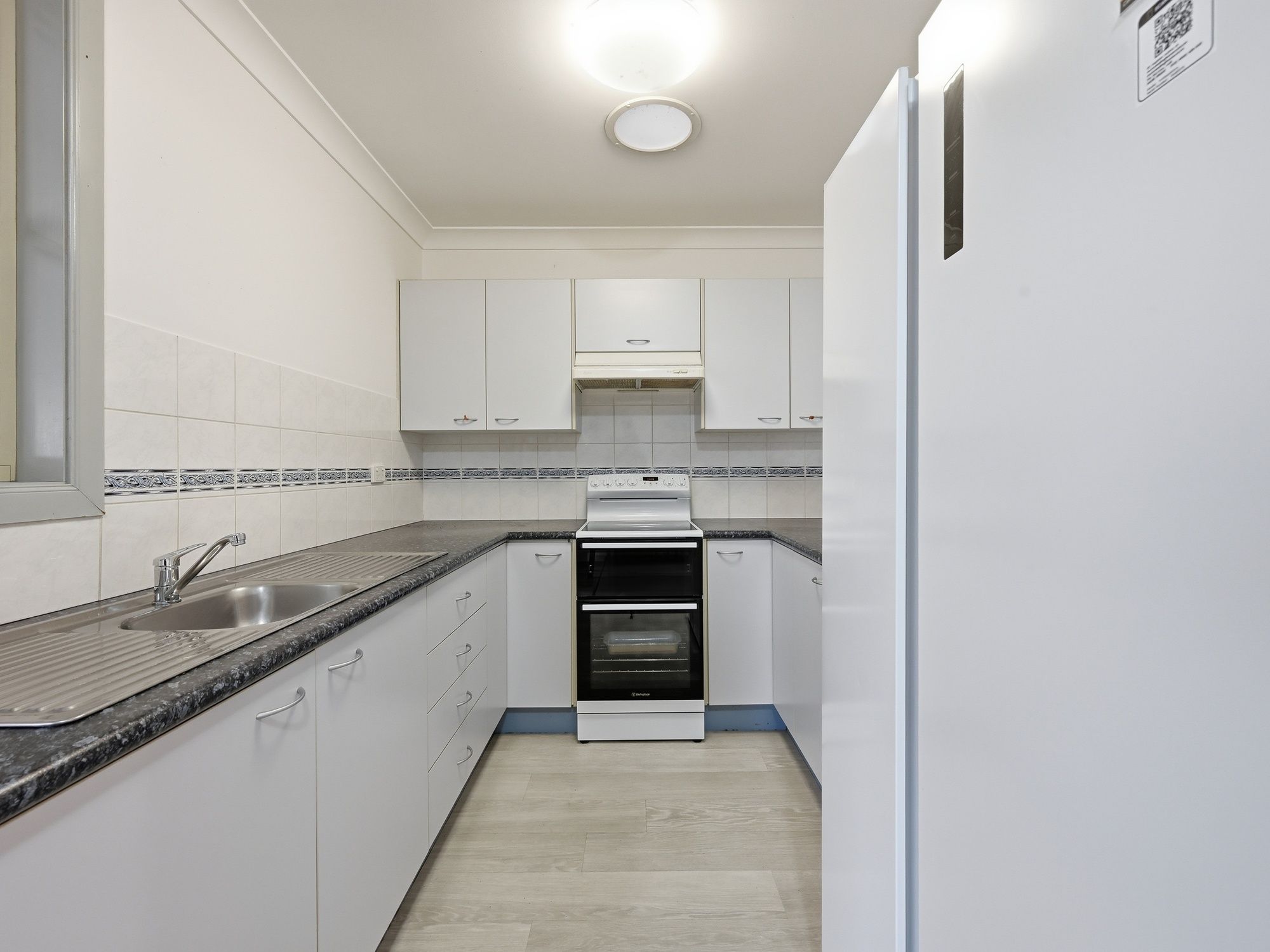 24 Meadow View Close — photo 5 of 15