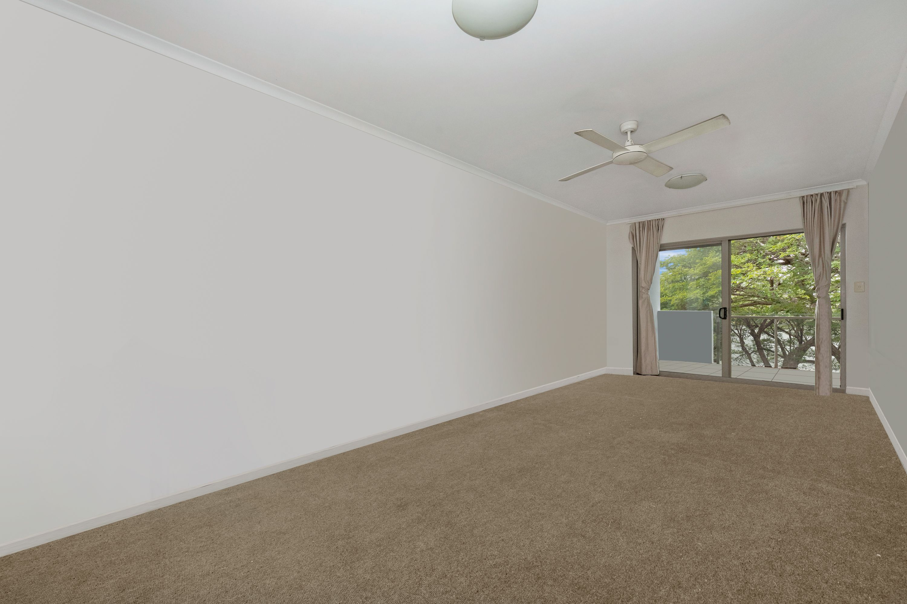 164/1B Sporting Drive — photo 3 of 8