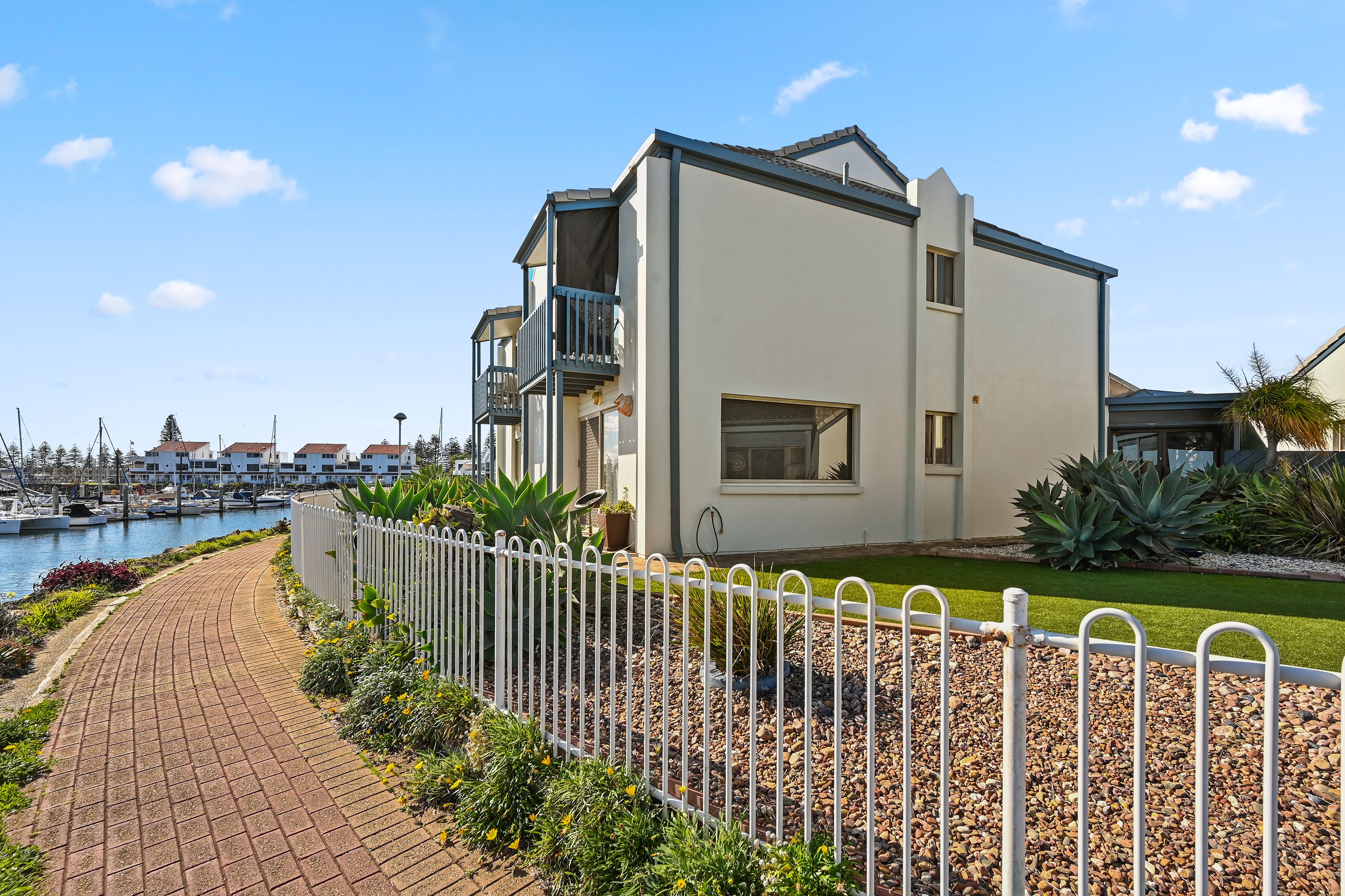 3/45 Falie Drive — photo 4 of 17