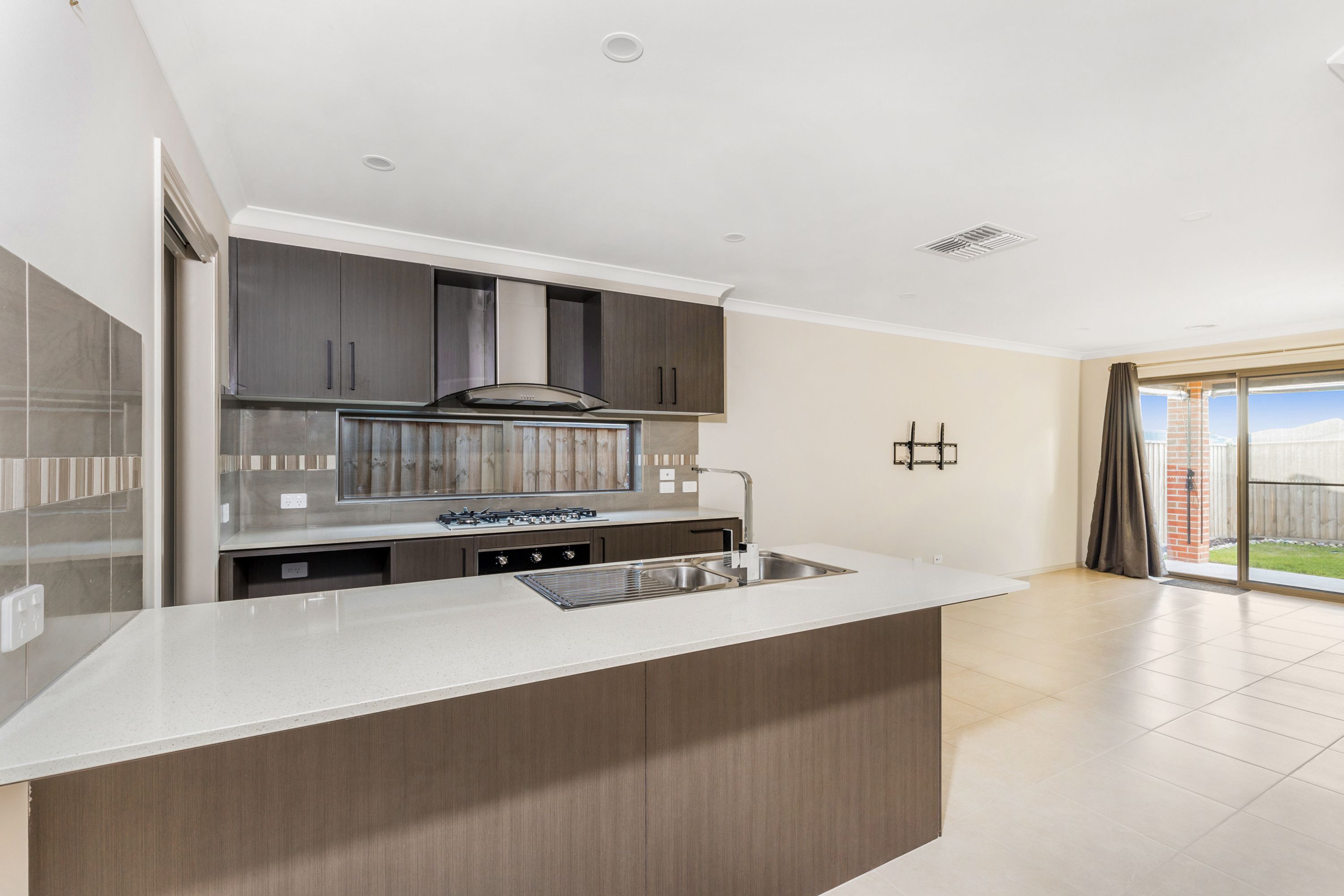 5 Sark Street, Clyde North, VIC 3978