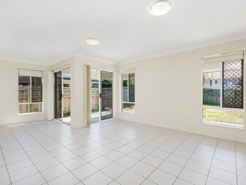 15 Ellen Street, Oxley, QLD 4075