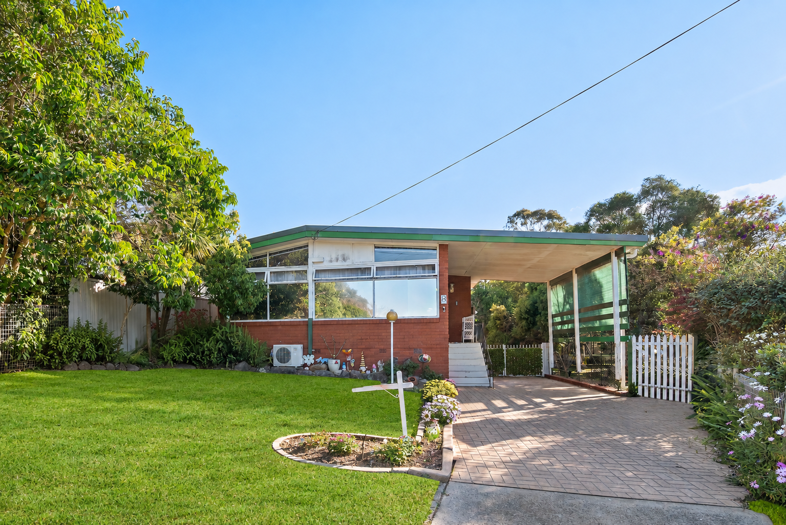 8 Coolah Avenue — photo from Ray White Macarthur Group