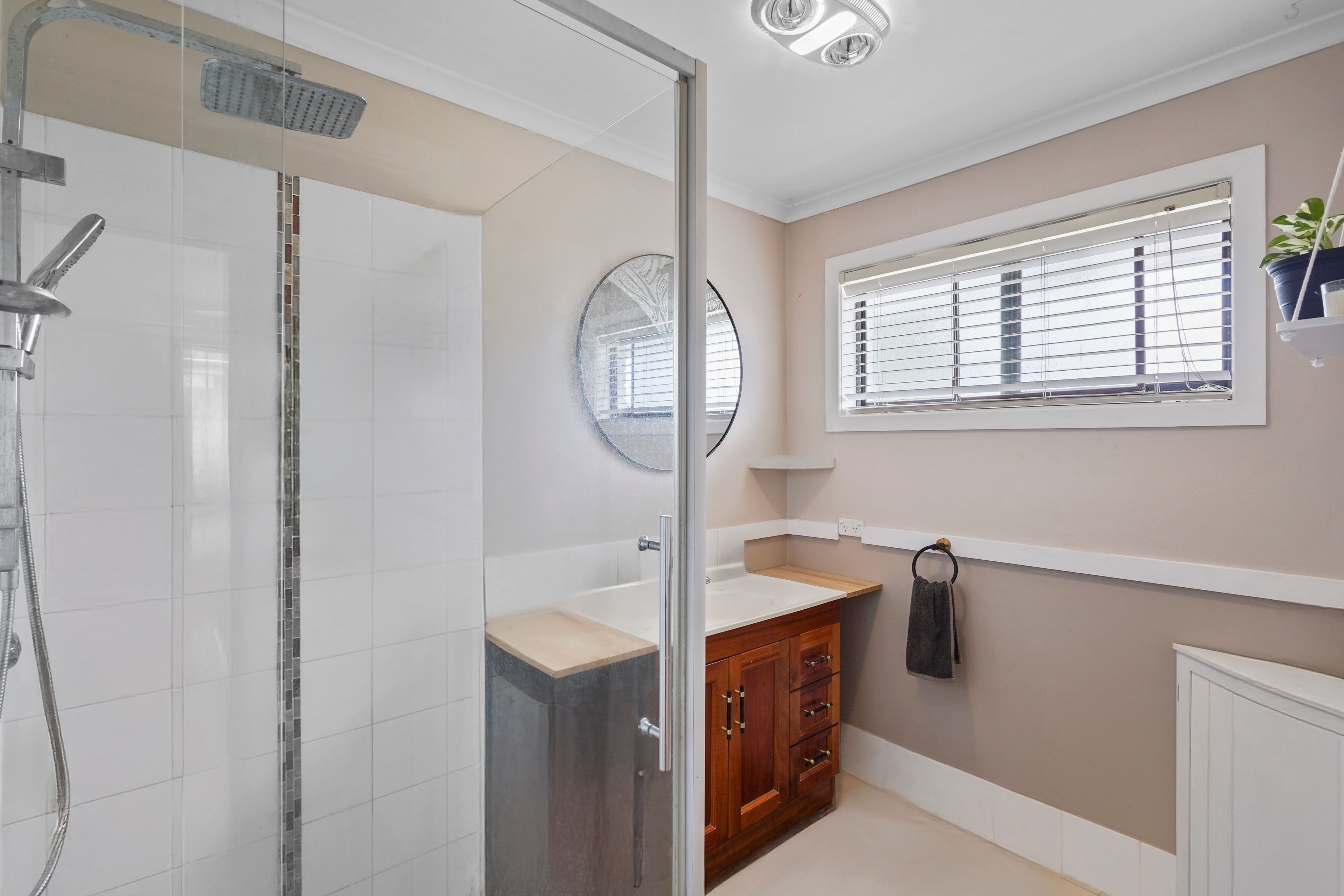 124 Loganlea Road — photo 12 of 14