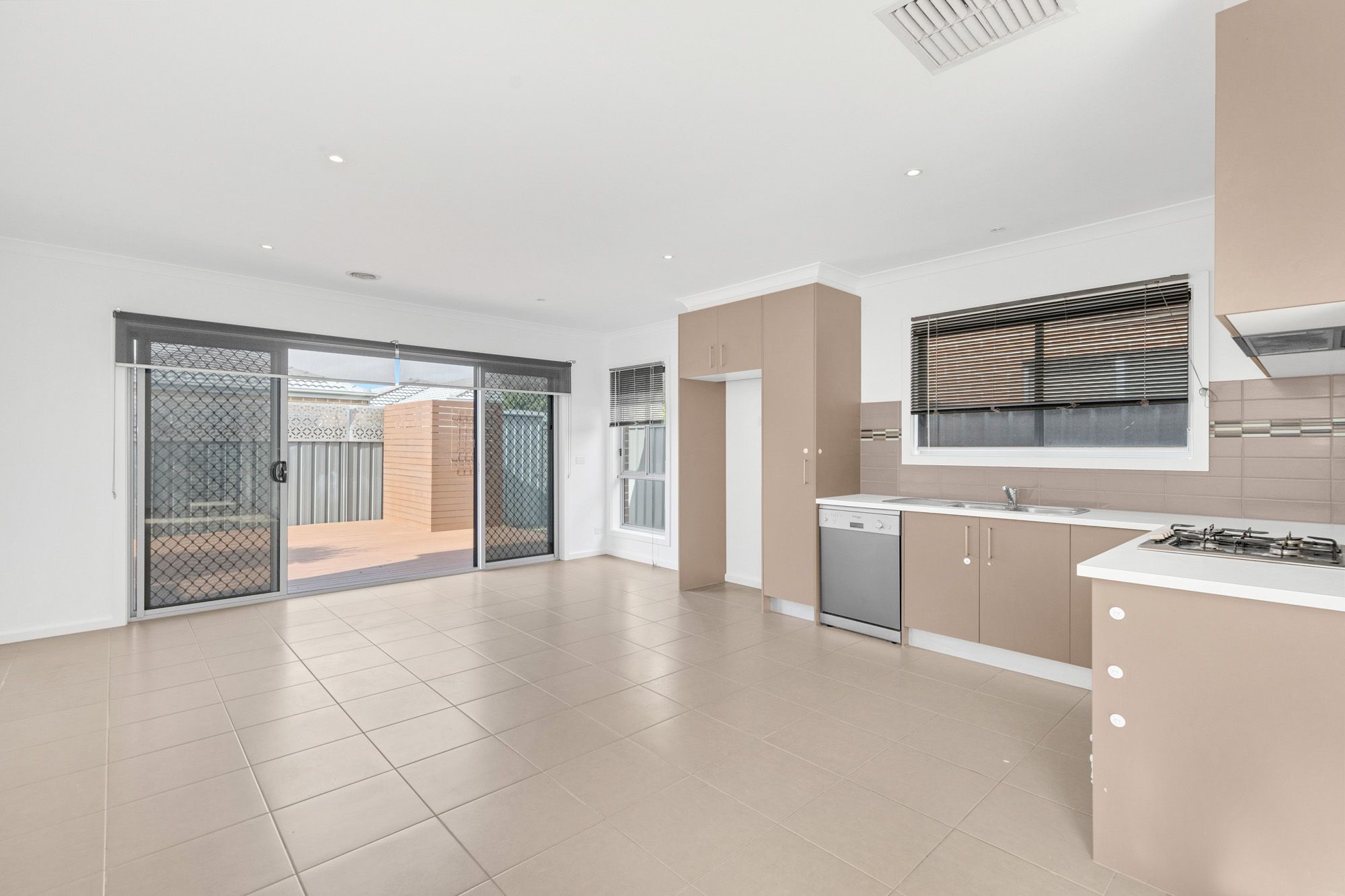 2/4 Durville Street, Wyndham Vale, VIC 3024