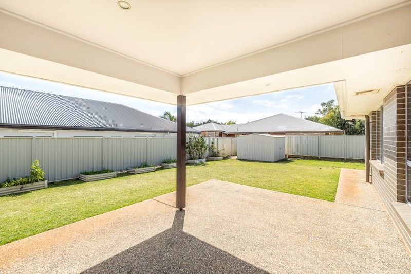 4 Caulfield Place — photo 13 of 14