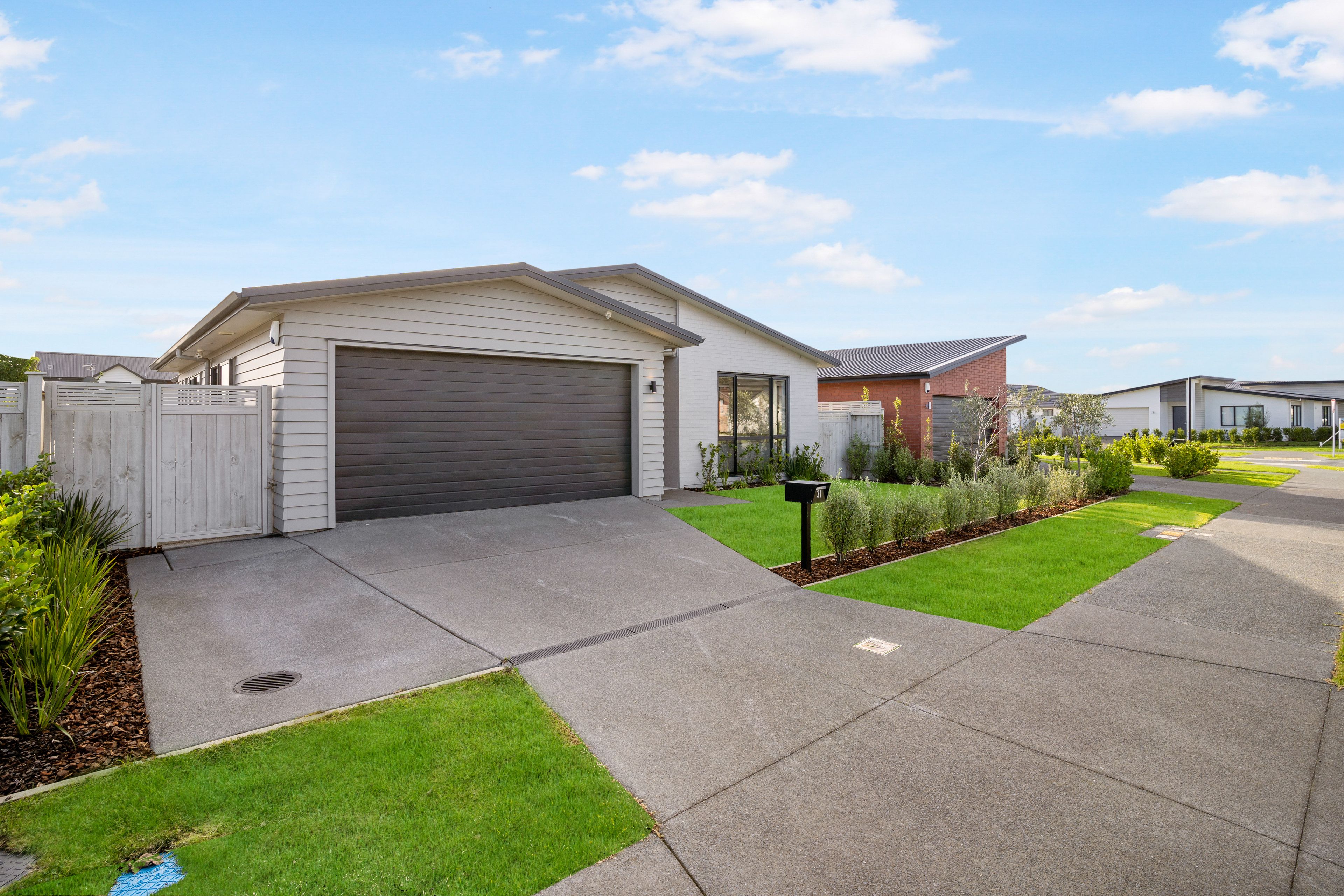 31 Waituarua Drive, Conifer Grove, Manukau City