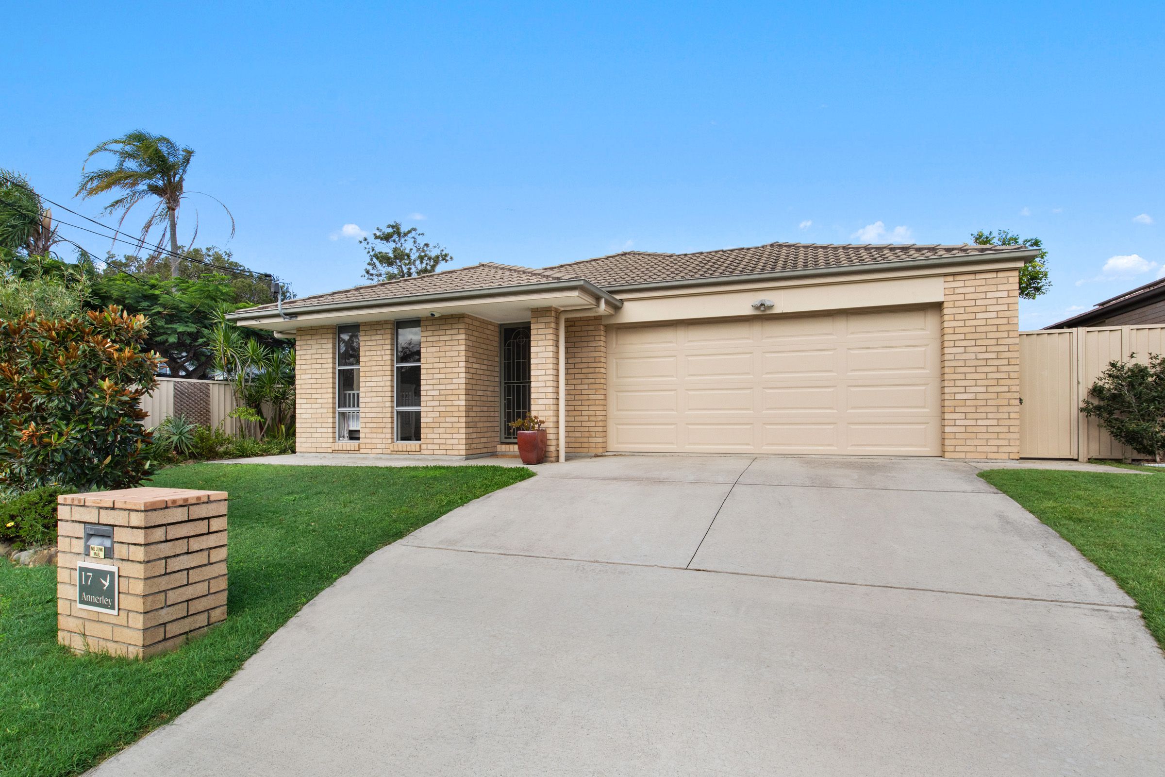 17 Annerley Avenue, Runaway Bay, QLD 4216