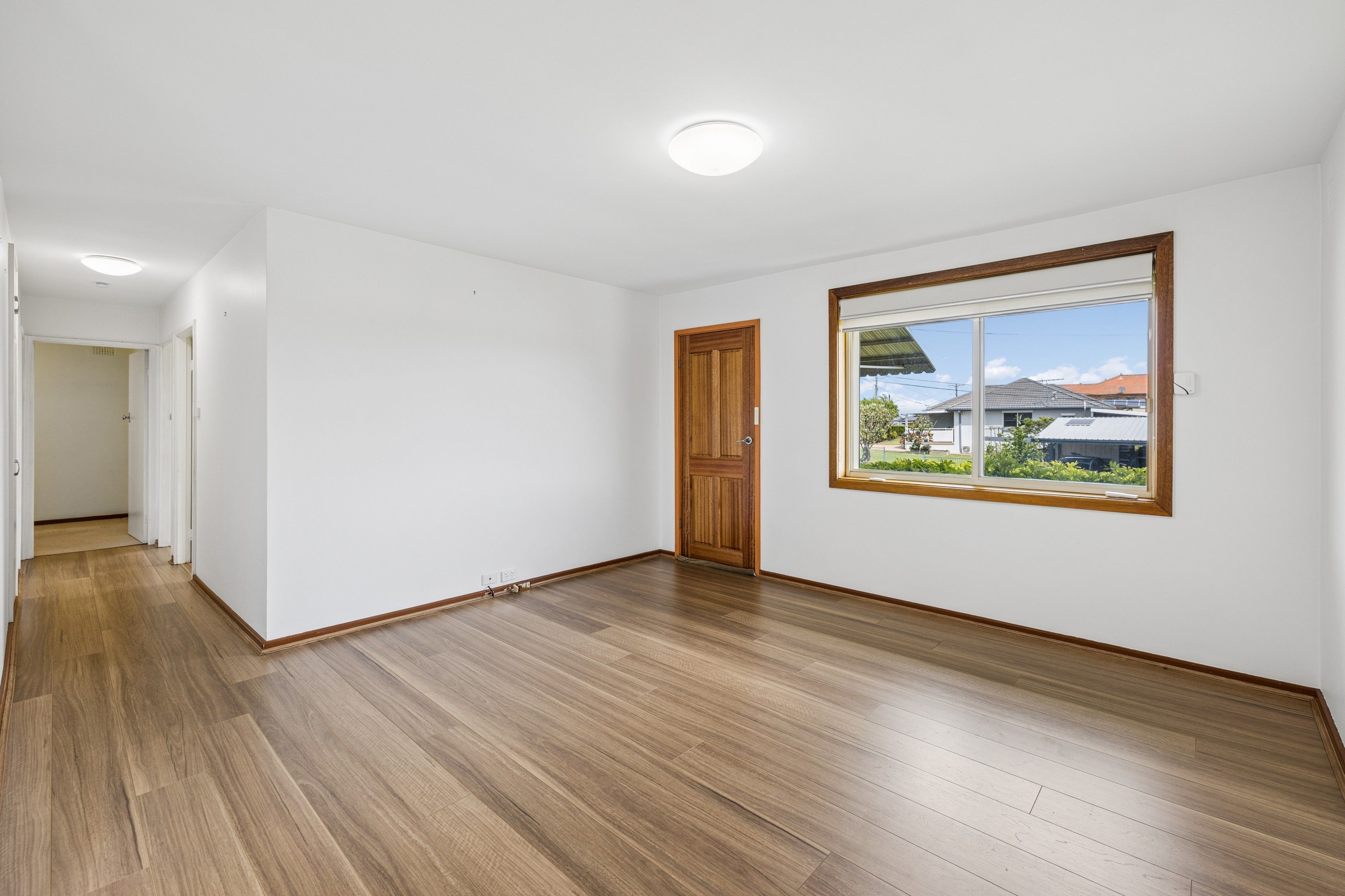 33 Gardiner Crescent — photo 4 of 11