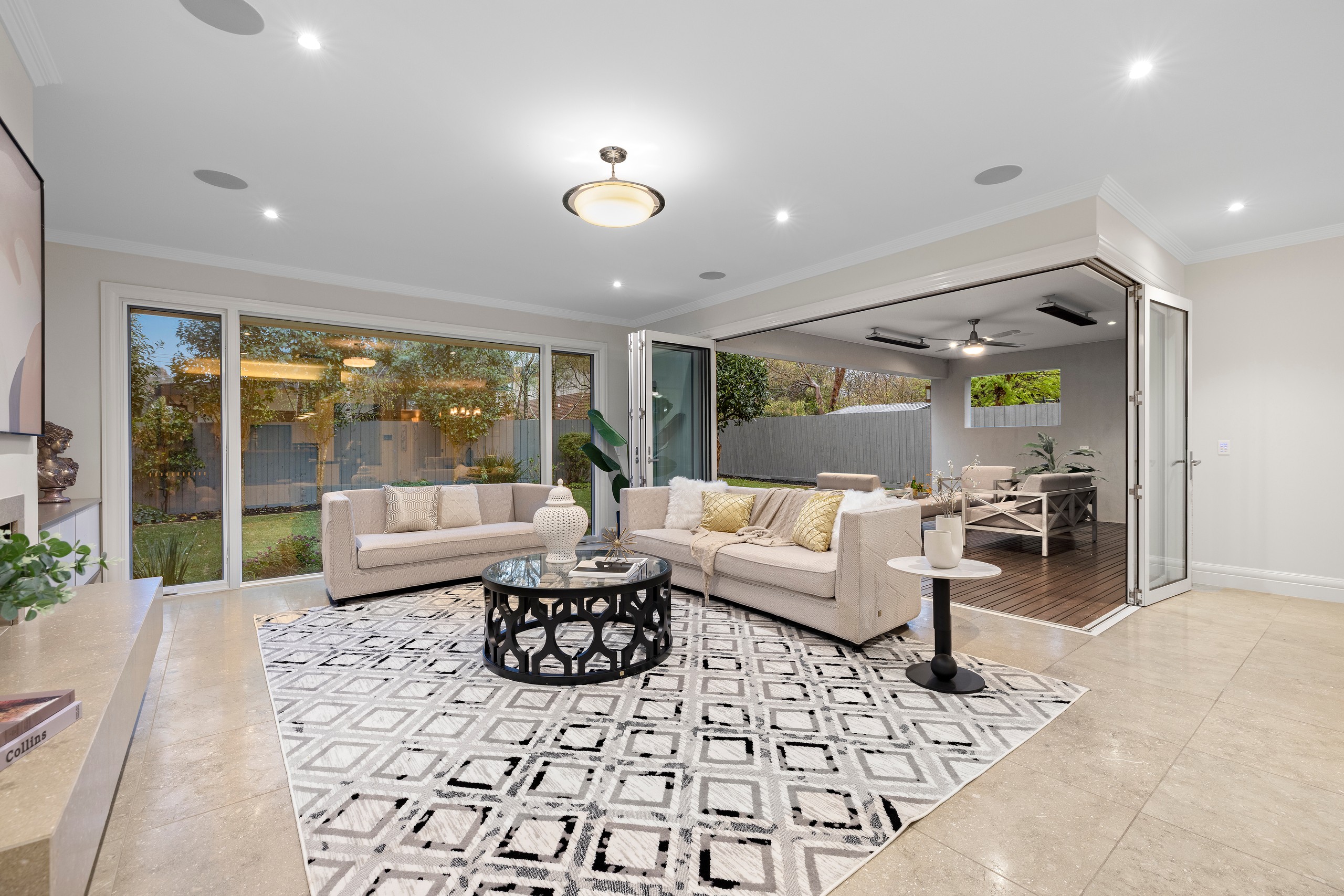 37 Rosstrevor Crescent, Mitcham, VIC 3132