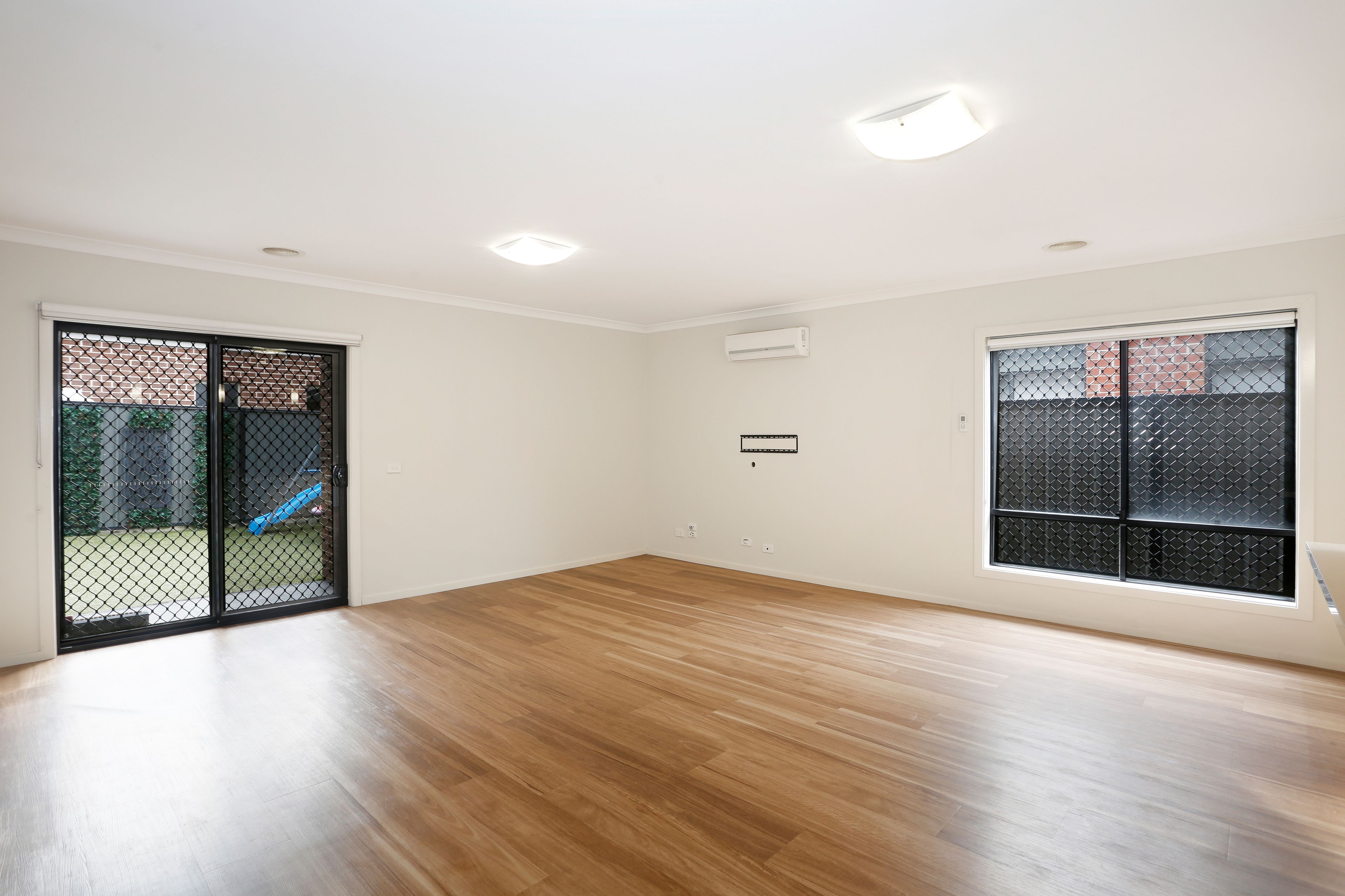 106 Everard Road — photo 3 of 6