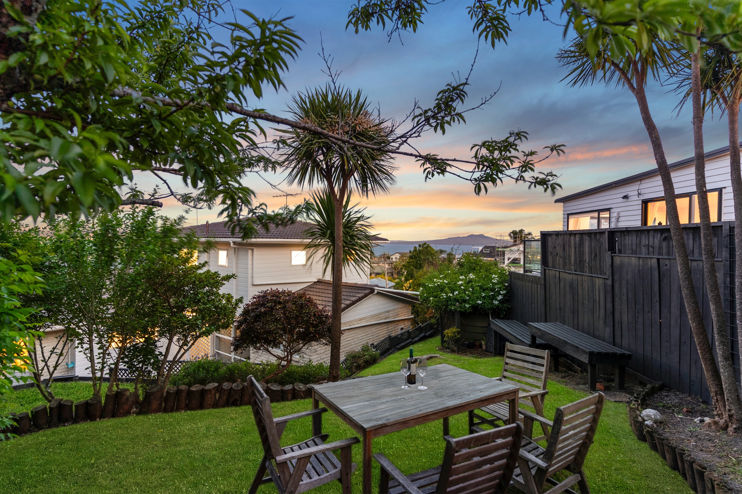 16 Eastcliffe Road, Castor Bay, North Shore City