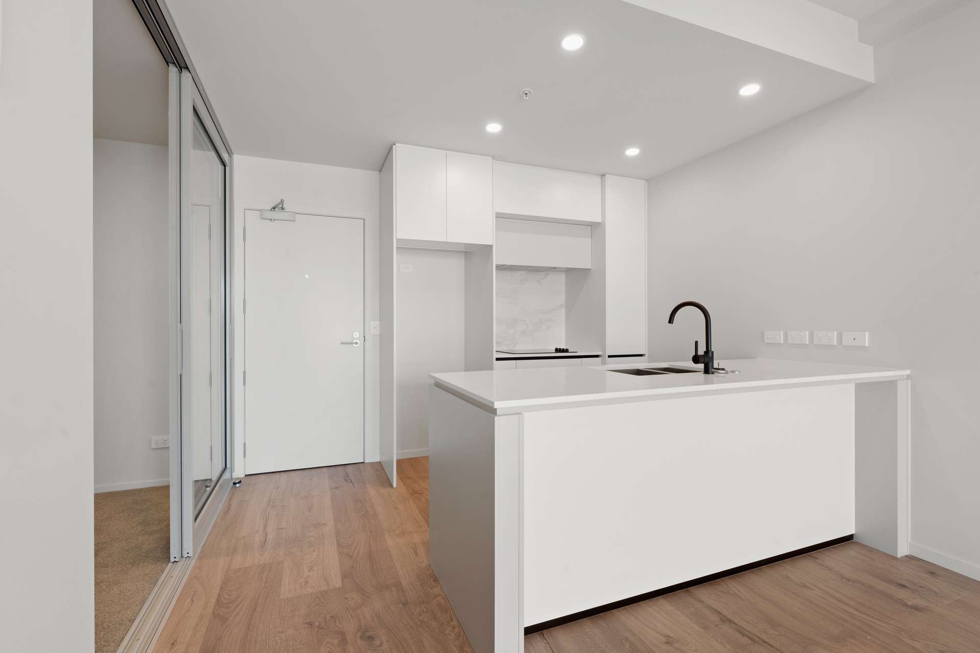 402/2A Munroe Lane photo 4