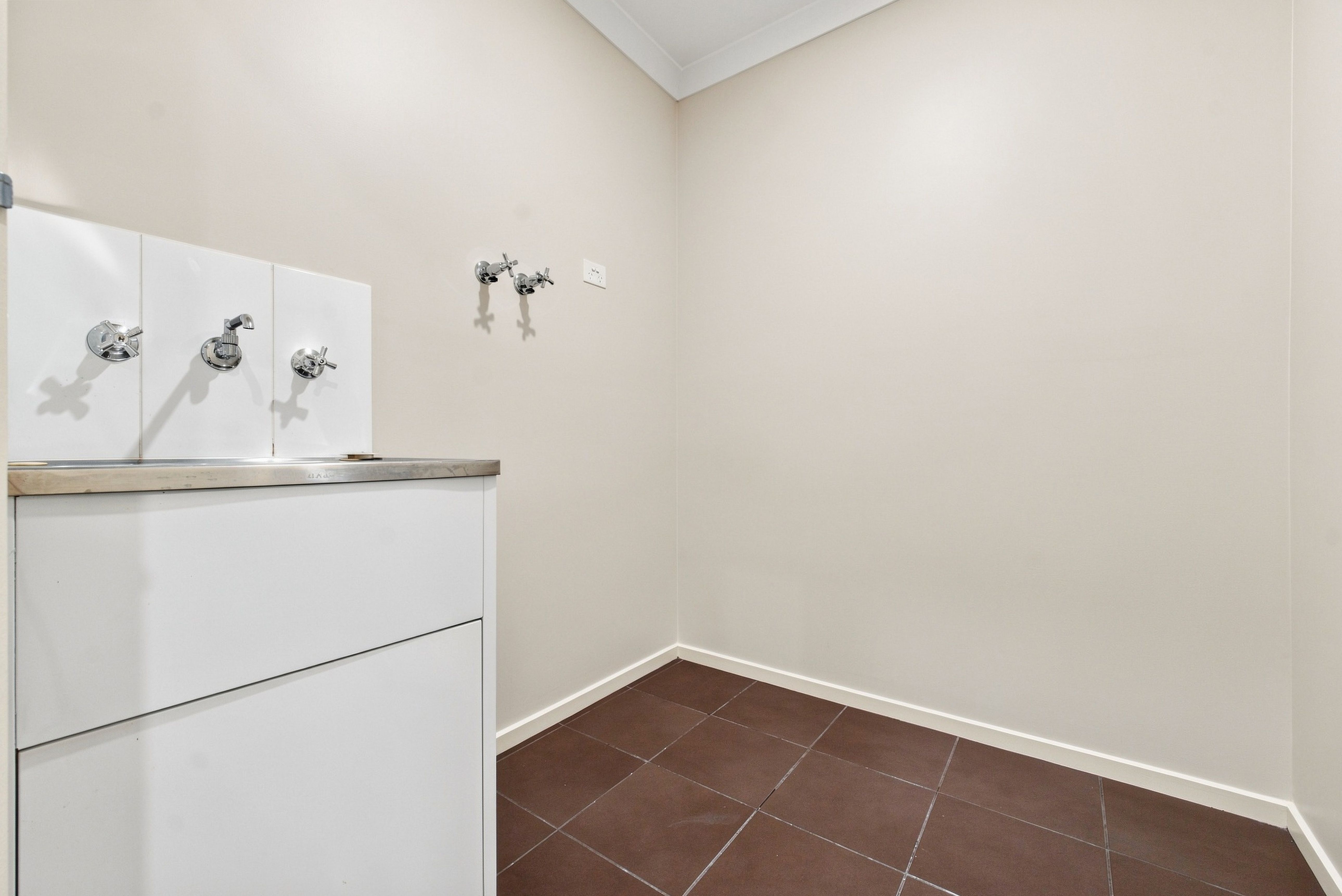 180 Paterson Drive — photo 11 of 19