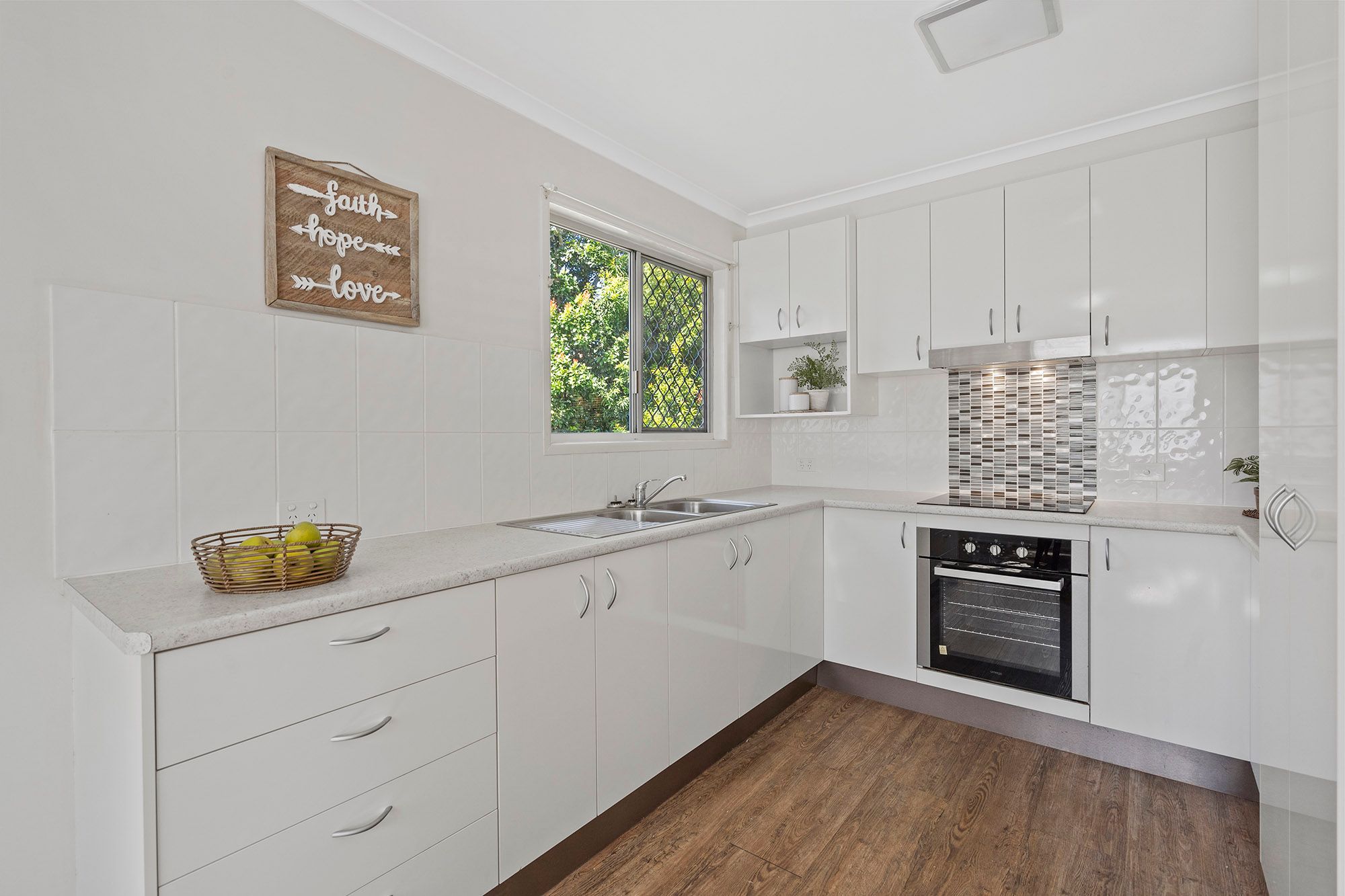 41 Lake Road, Slacks Creek, QLD 4127