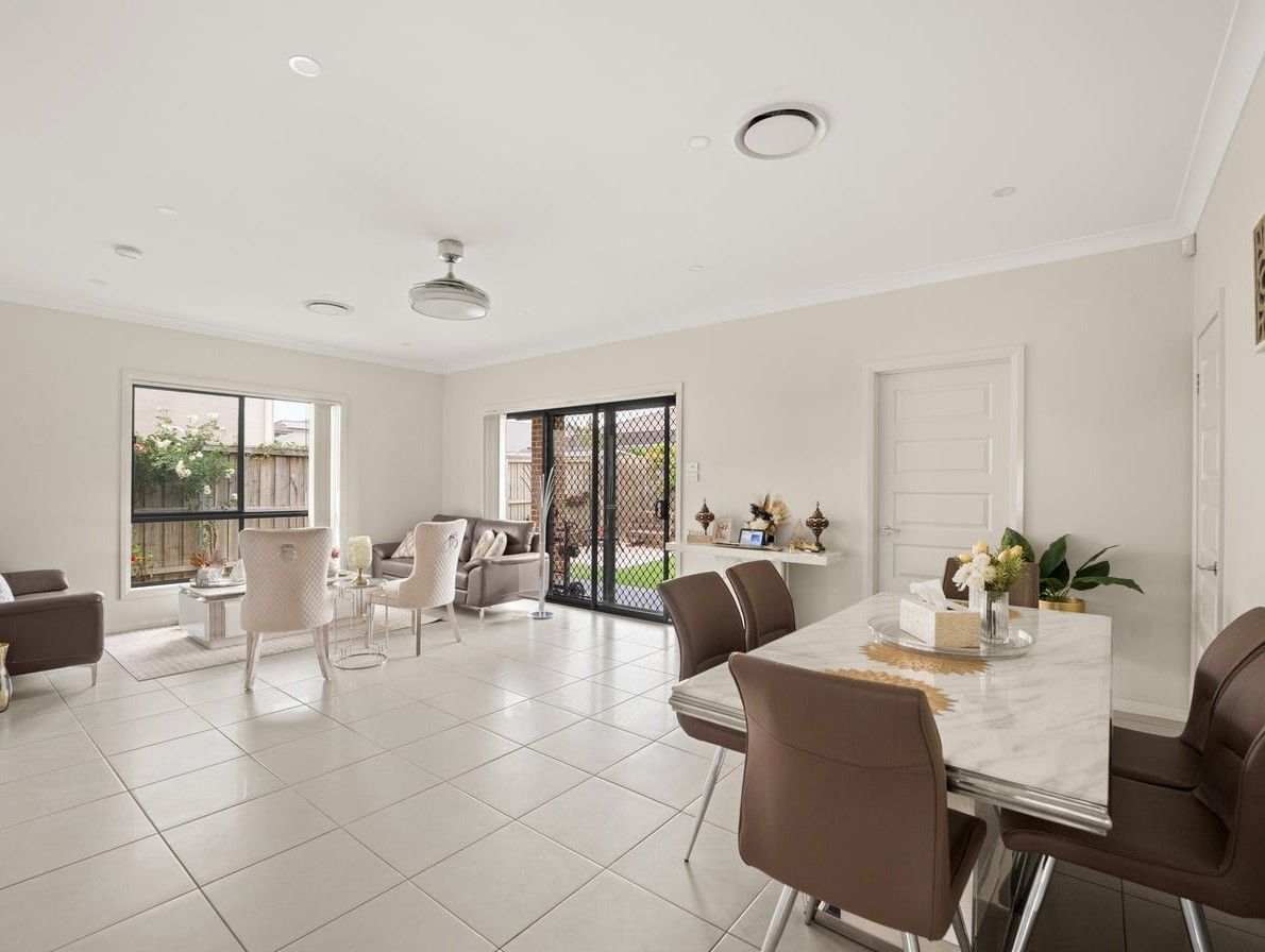 27 Bowen Circuit, GLEDSWOOD HILLS, NSW 2557