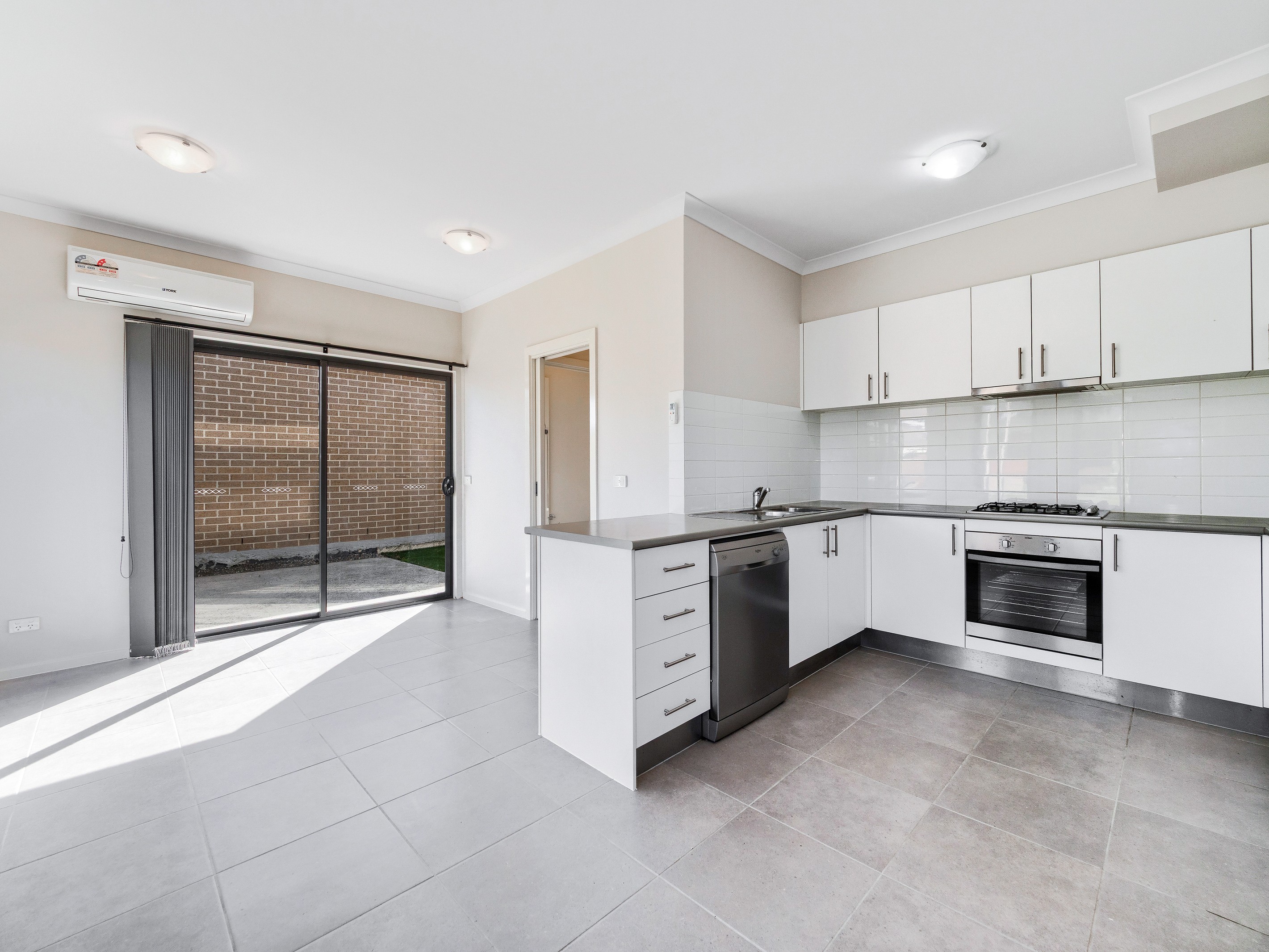 18 Langside Grove, Cranbourne East, VIC 3977