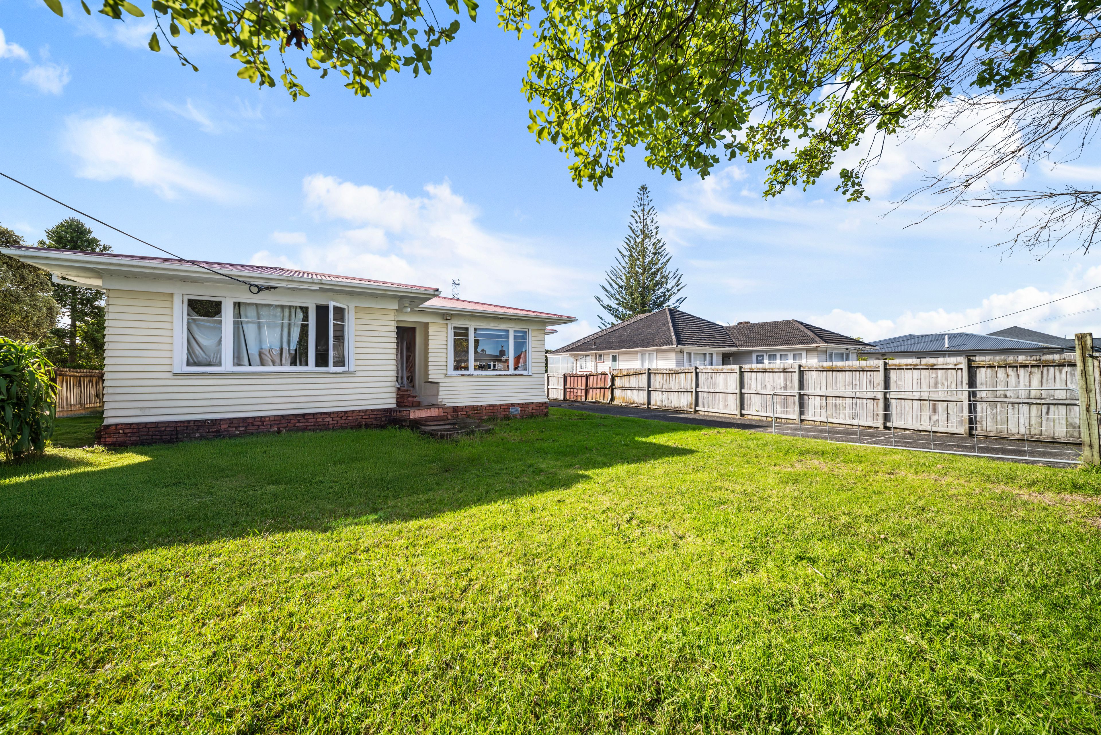 16 Beaubank Road, Kelston, Waitakere City