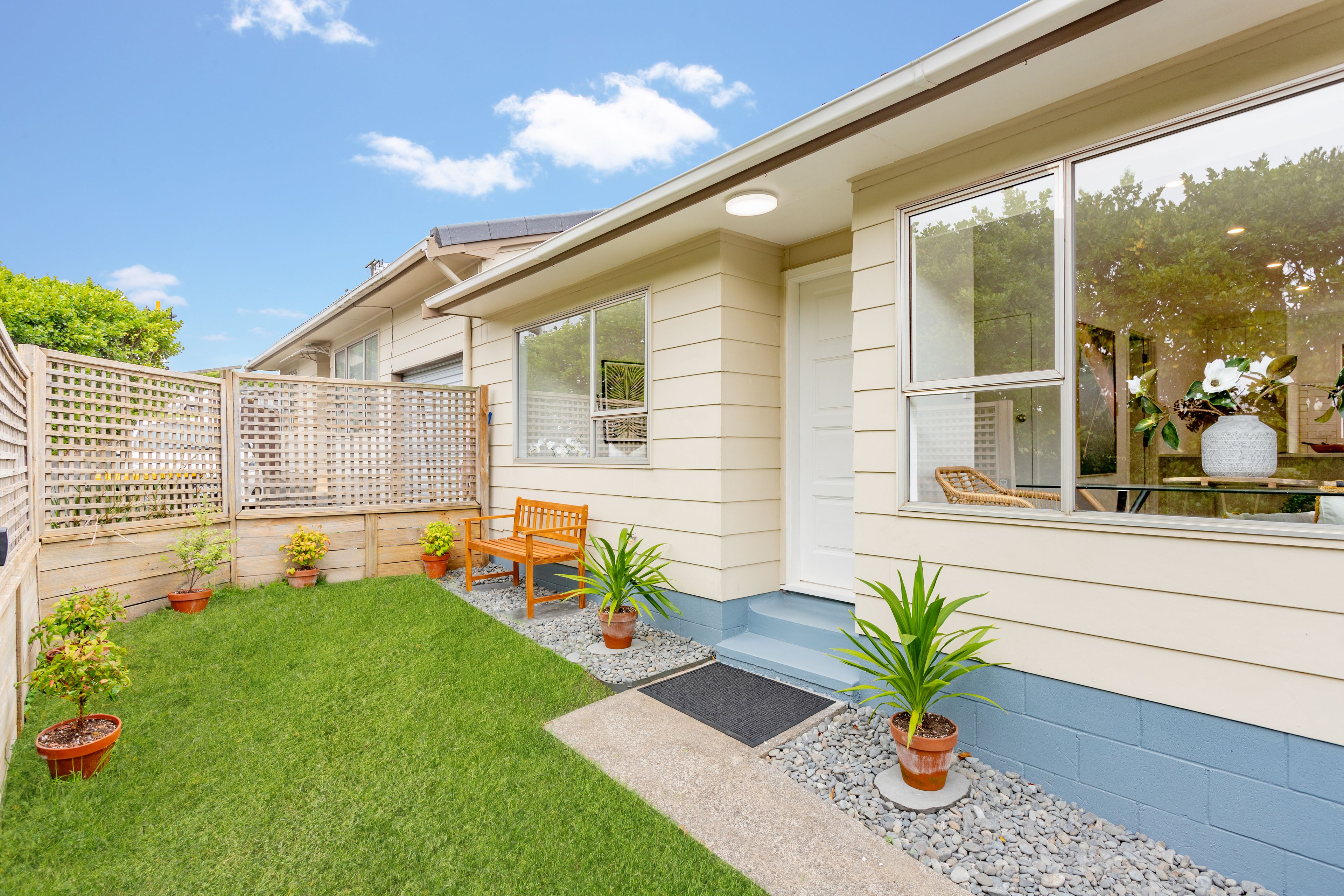 2/100 Royal Road, Massey, Waitakere City