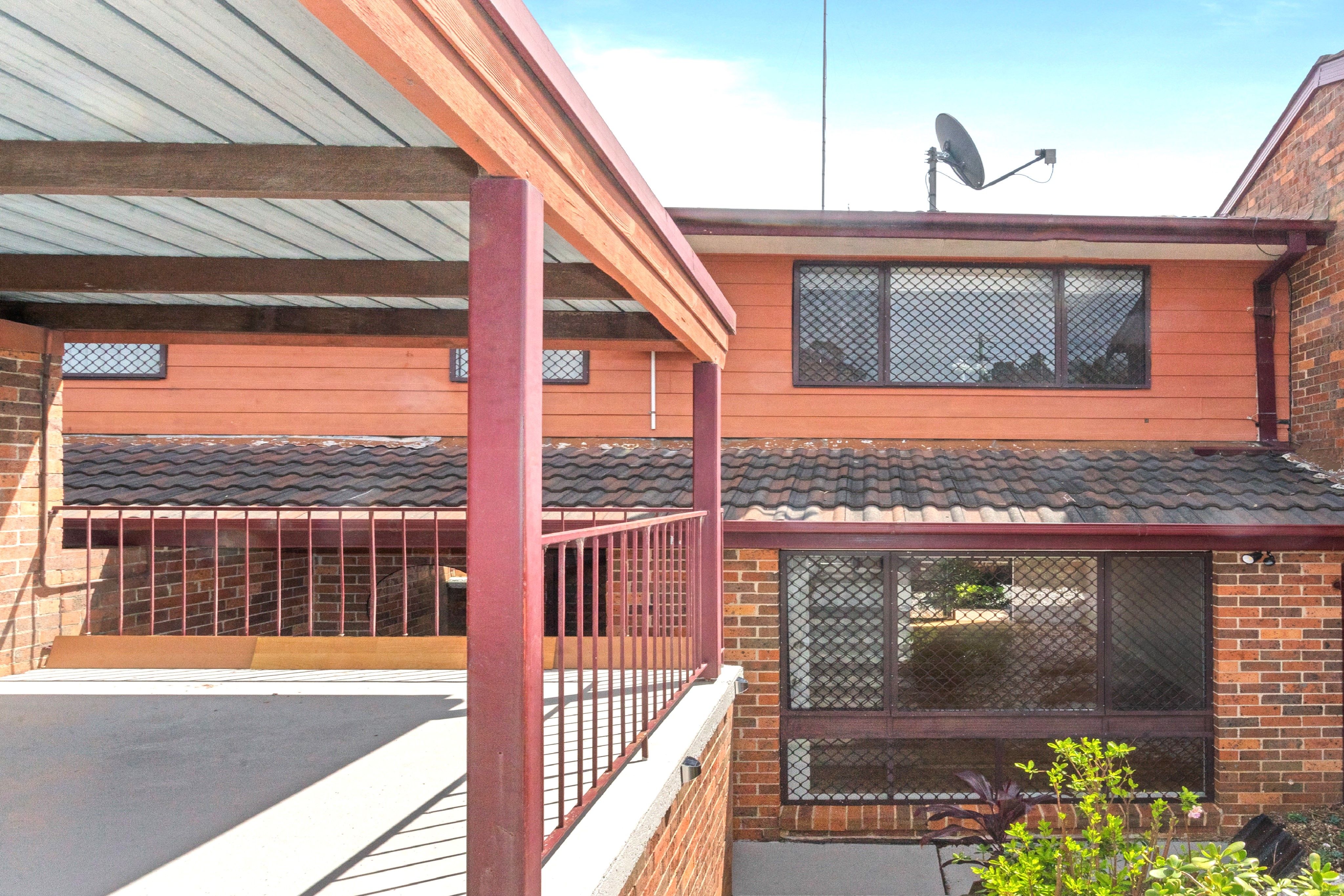 6 Jacquinot Place, Glenfield NSW 2167