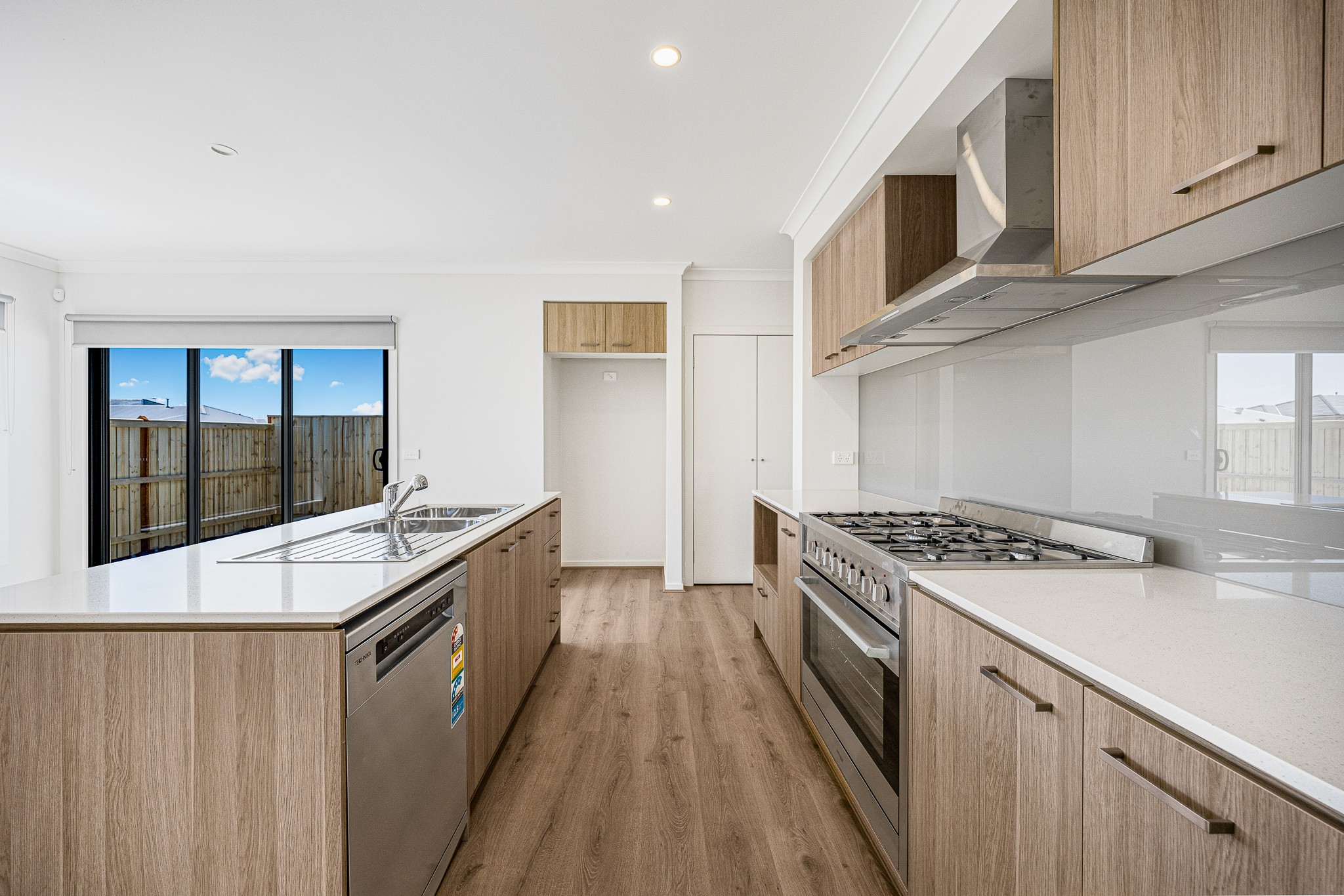 19 Sunburnt Circuit, Clyde North, VIC 3978