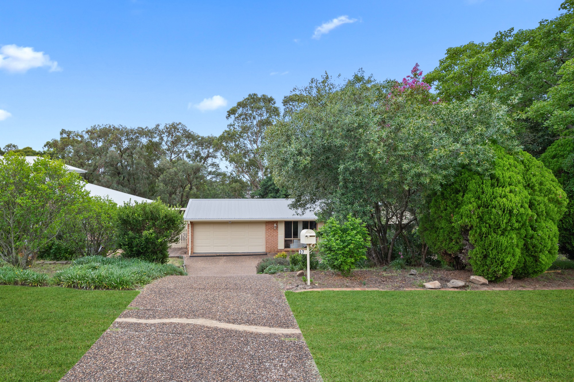 37 Mount Huon Circuit, Glen Alpine, NSW 2560