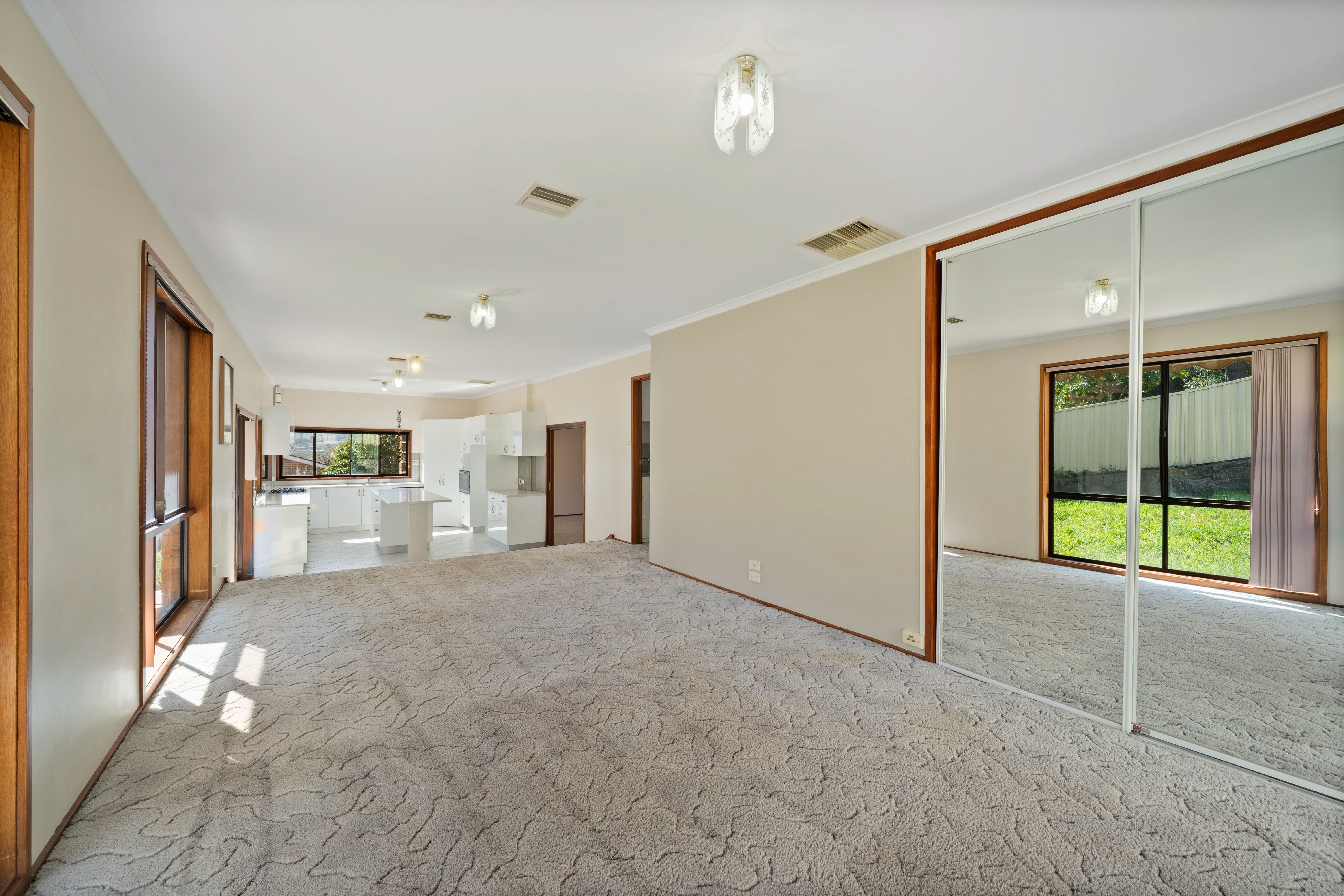 60 Vonwiller Crescent — photo 8 of 25