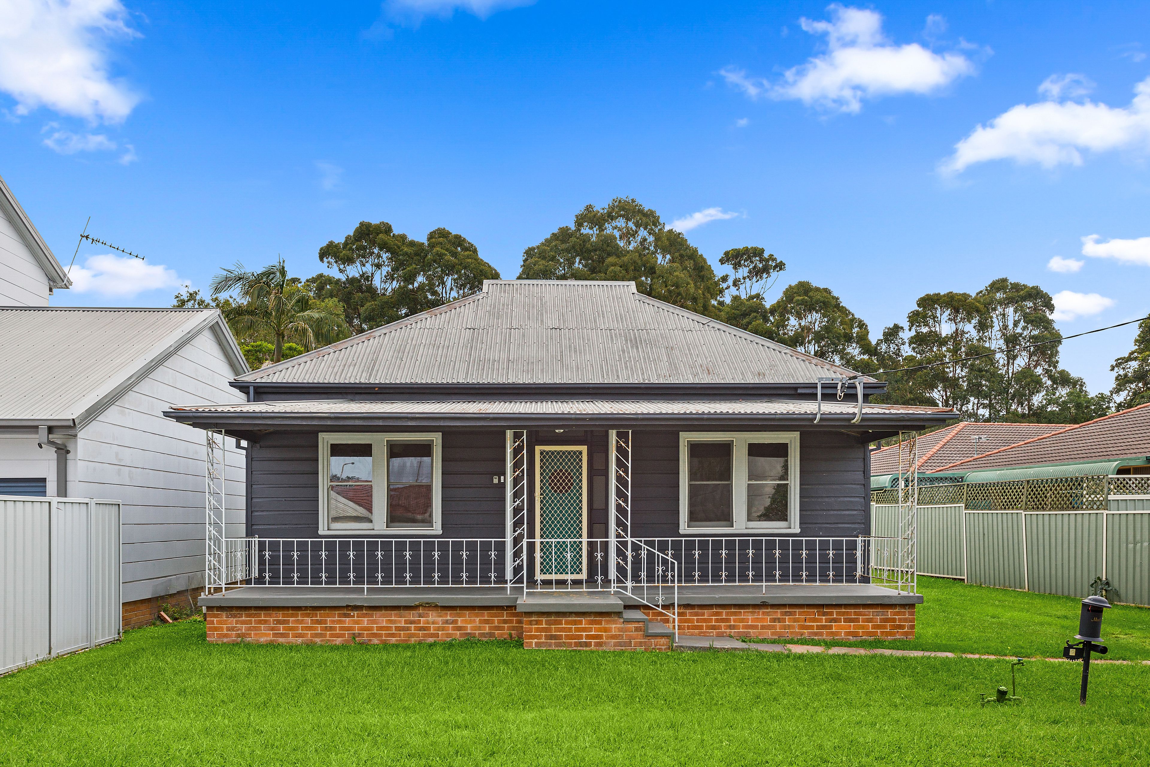 2 Jobson Avenue, Mount Ousley NSW 2519