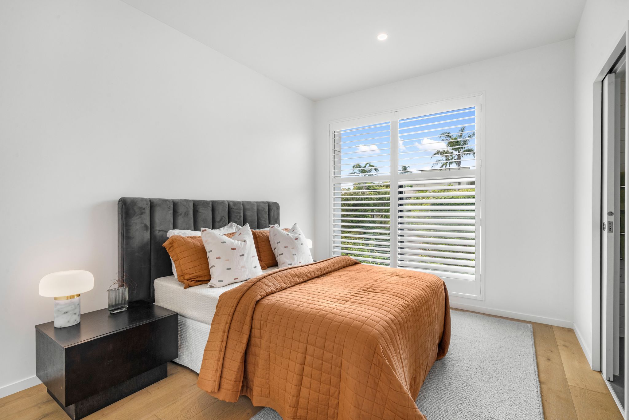2/37 Glen Atkinson Street, St Heliers