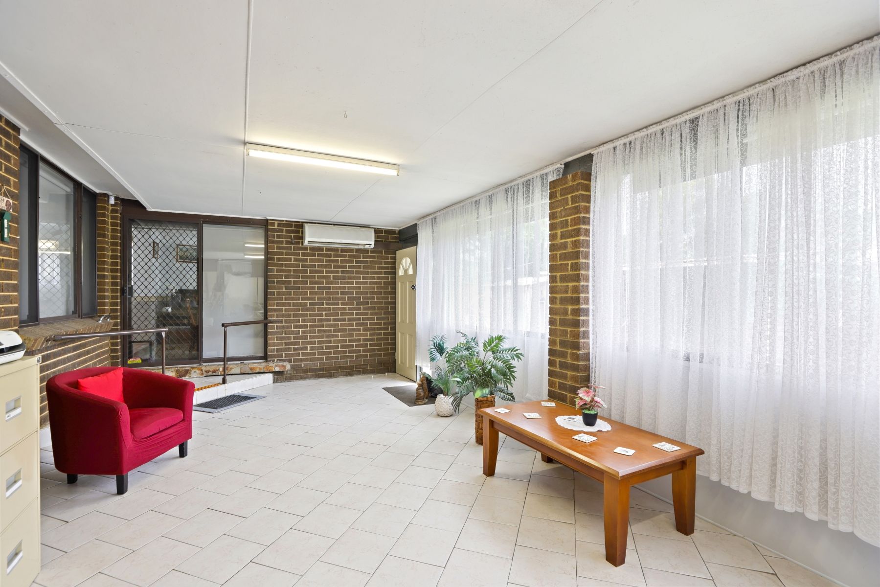17 Henderson Crescent — photo 7 of 15
