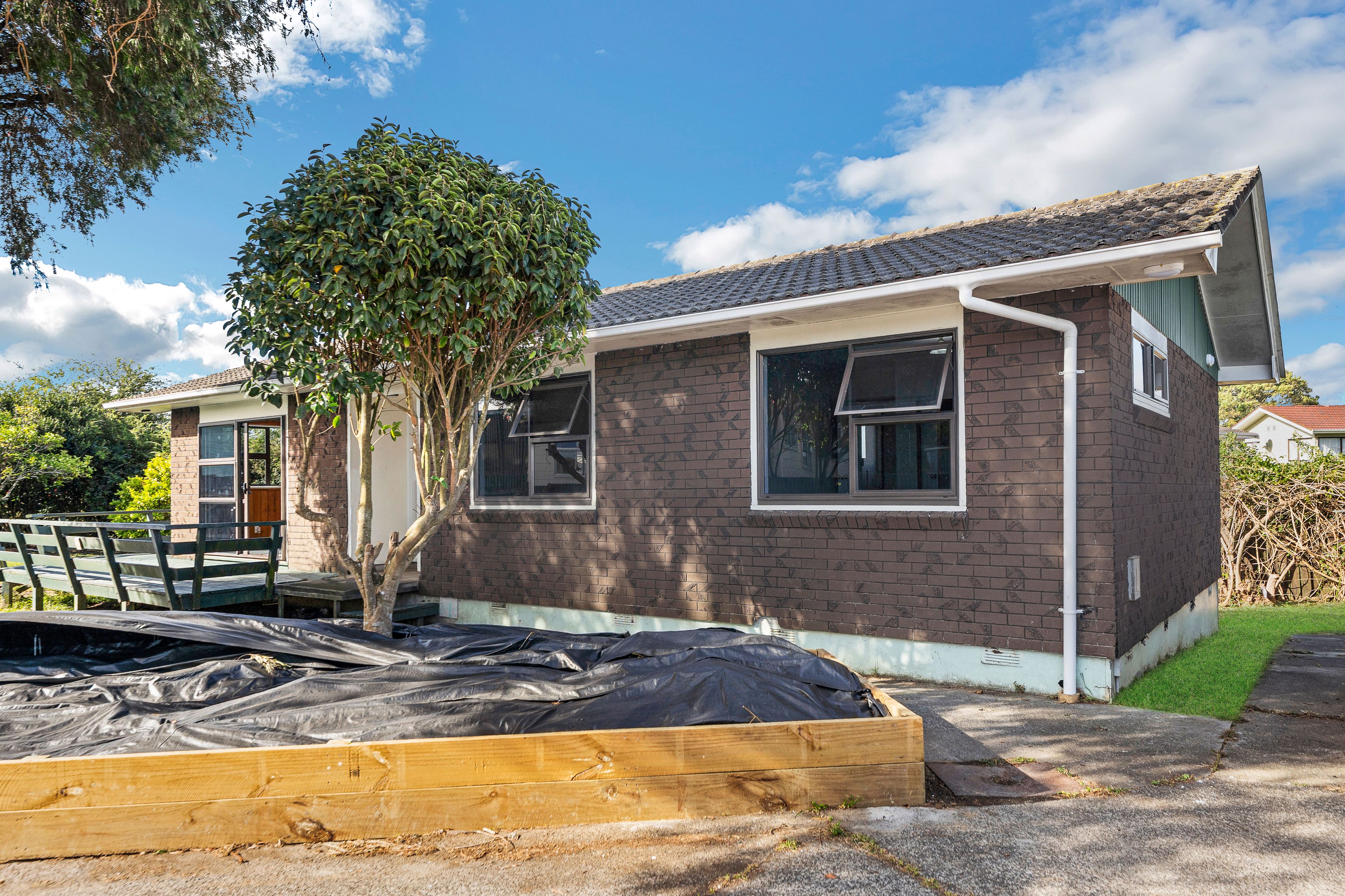 16 Ulay Place, Clover Park, Manukau City