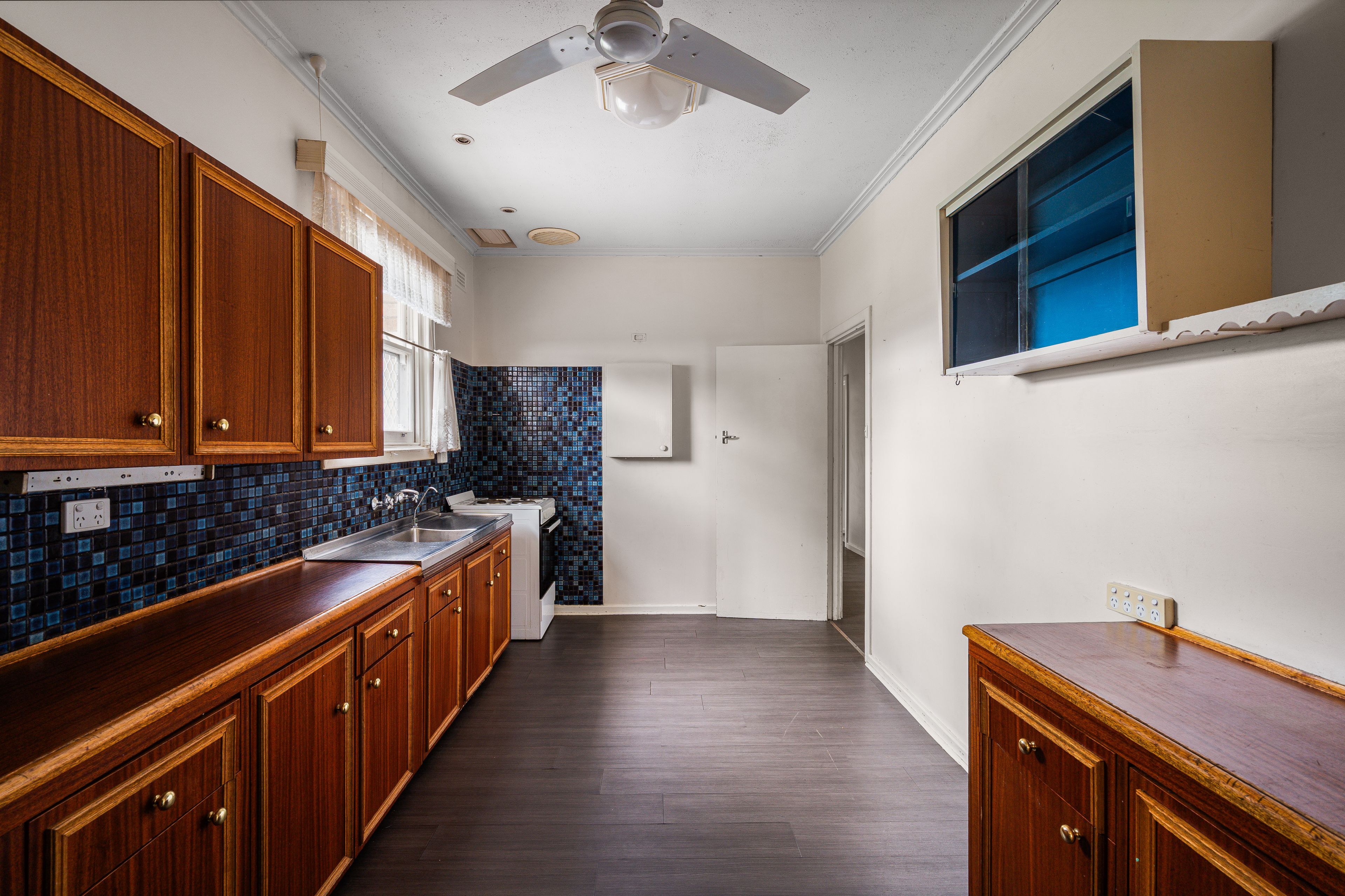 219 Hogarth Road — photo 5 of 16