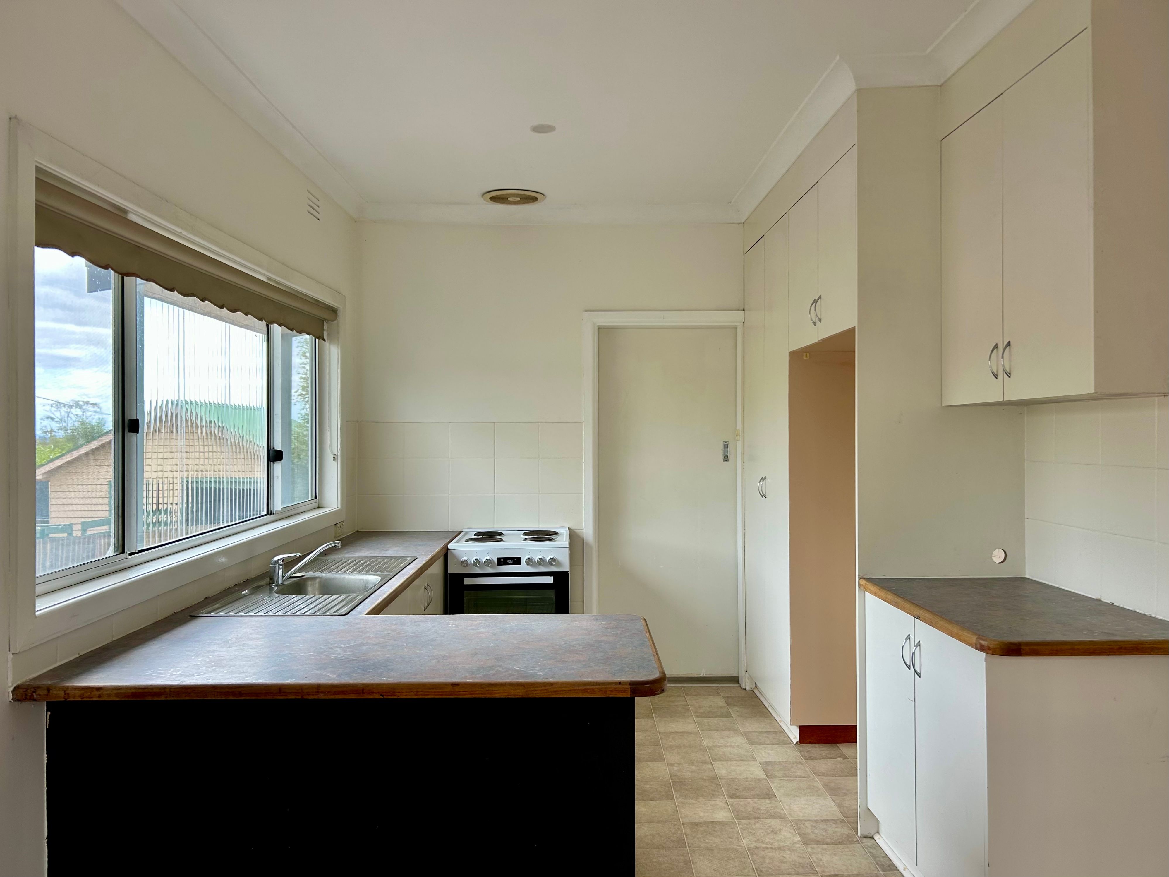 16 Dimora Avenue, Camperdown, VIC 3260