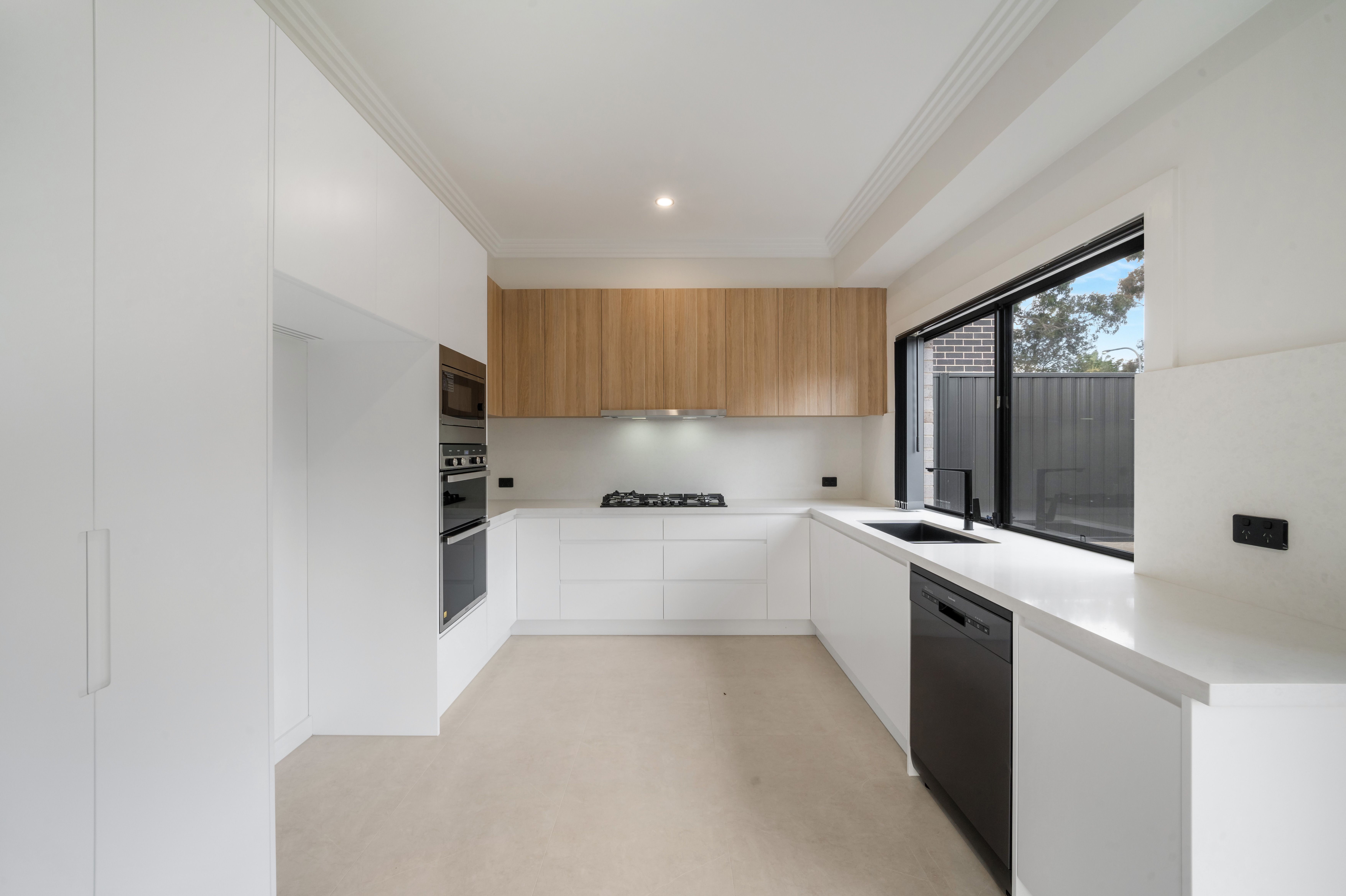 72 Oliveri Crescent — photo 8 of 19