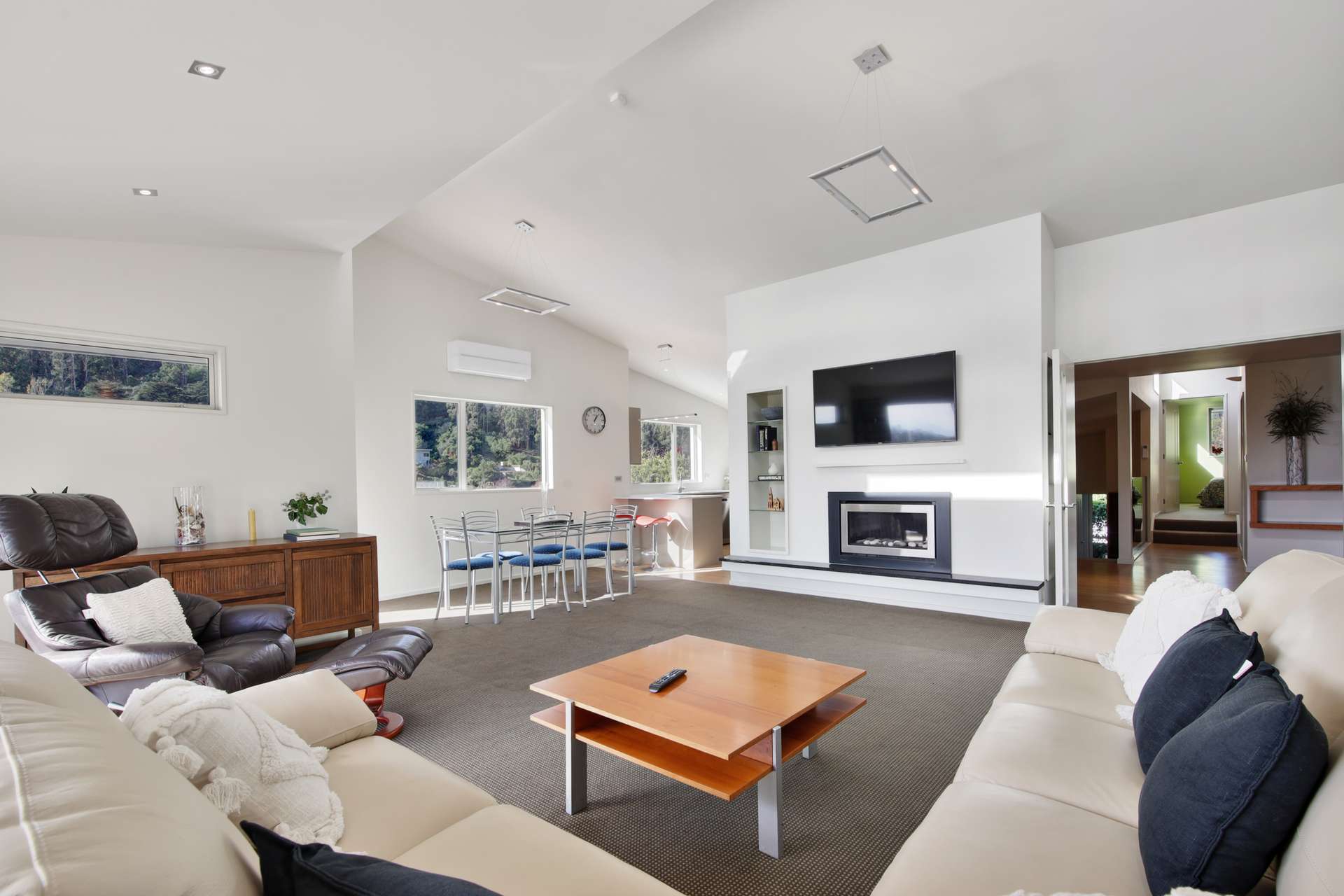 1 Emerald Lane photo 1