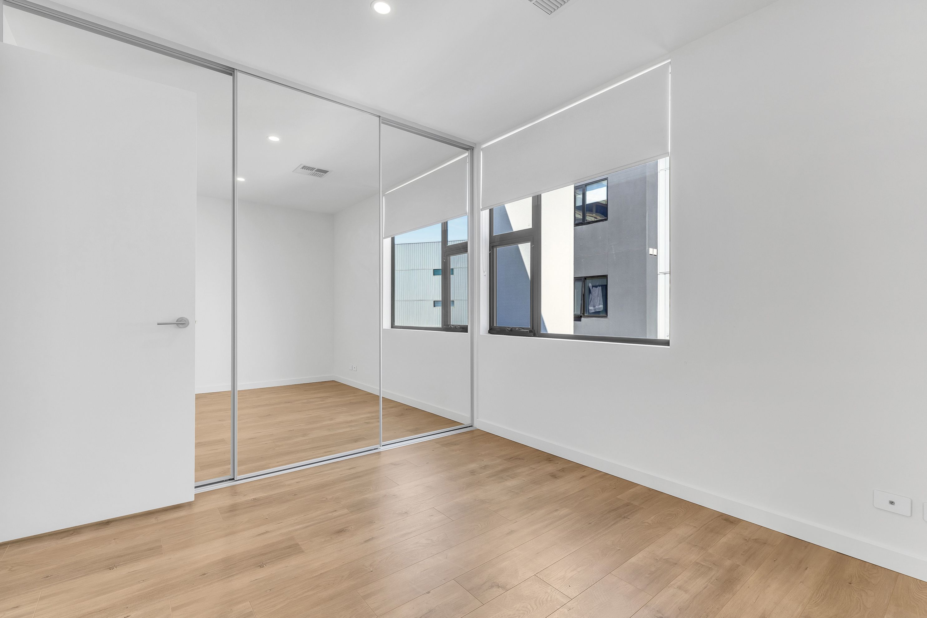 17 Hobart Lane — photo 11 of 25