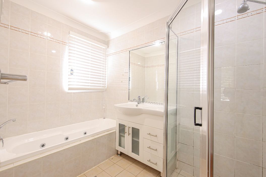 4 Cleeve Place, Cambridge Gardens, NSW