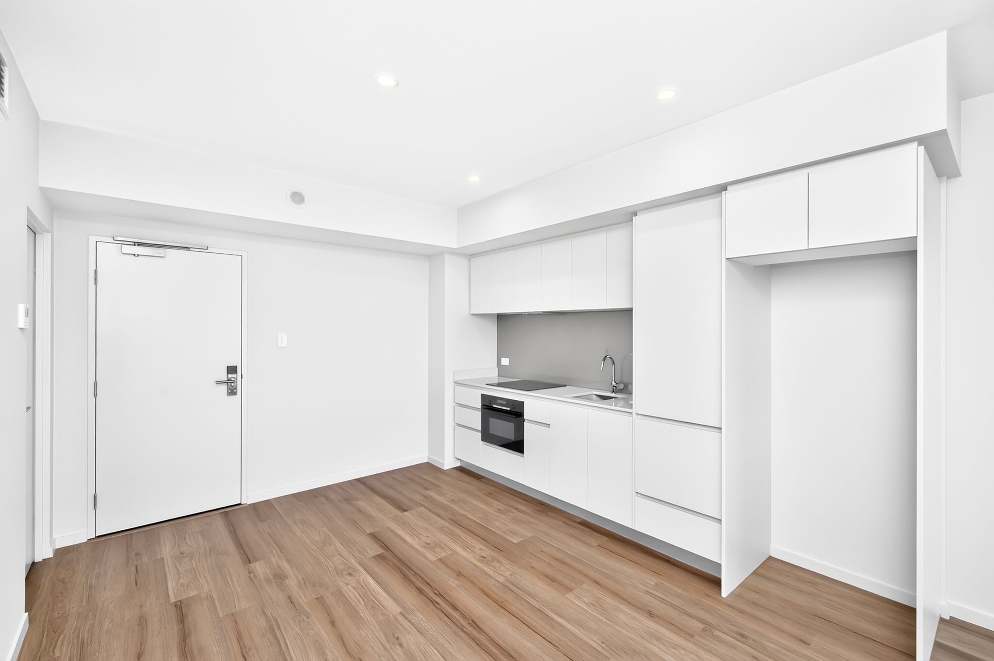 2204/110 Plain Street — photo 3 of 30