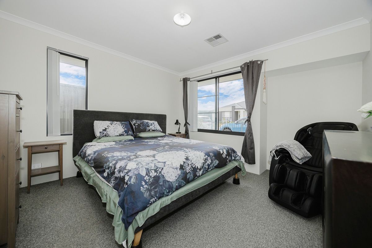 24 Lofter Way — photo 7 of 17