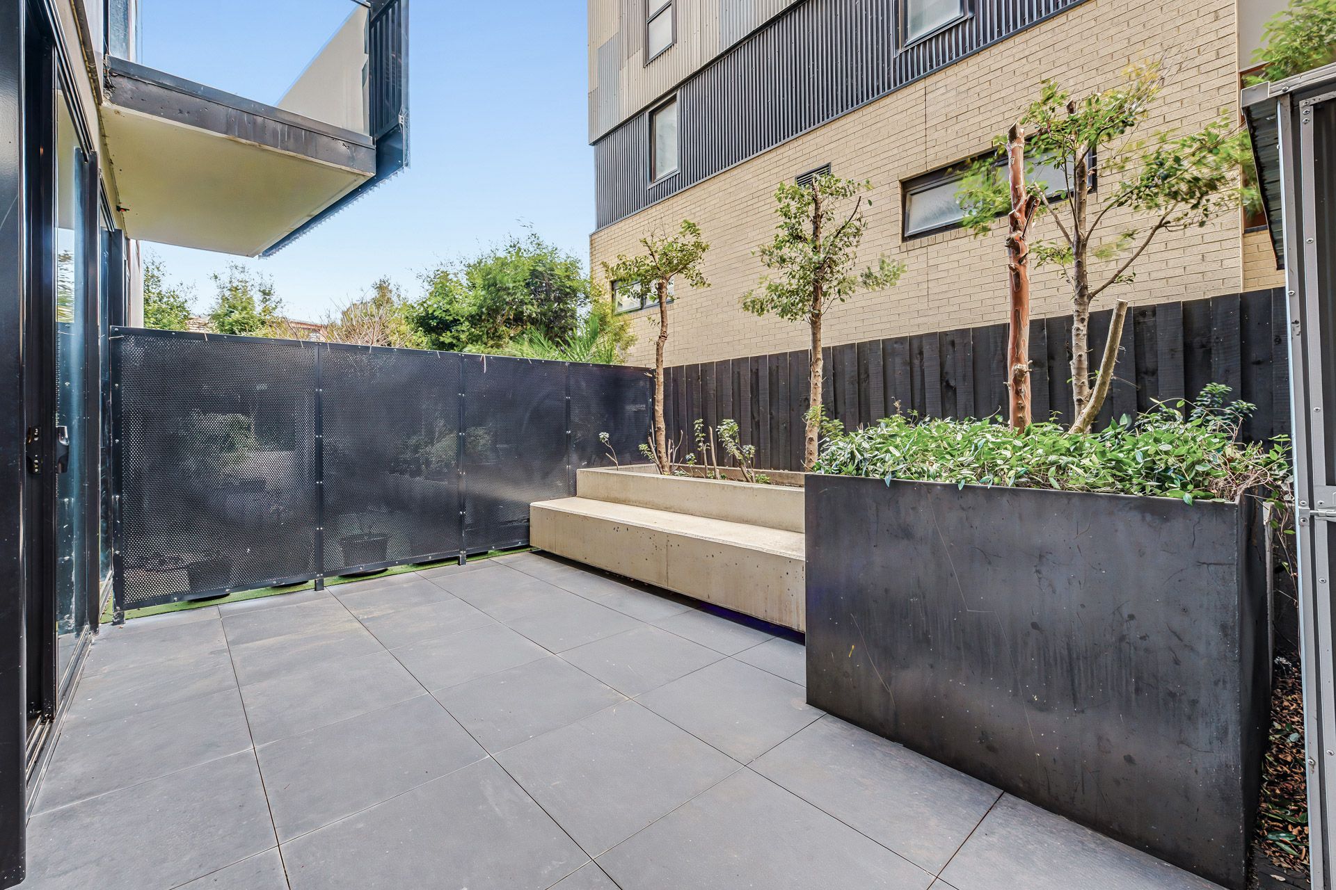 G03/15 Irving Avenue — photo 8 of 10