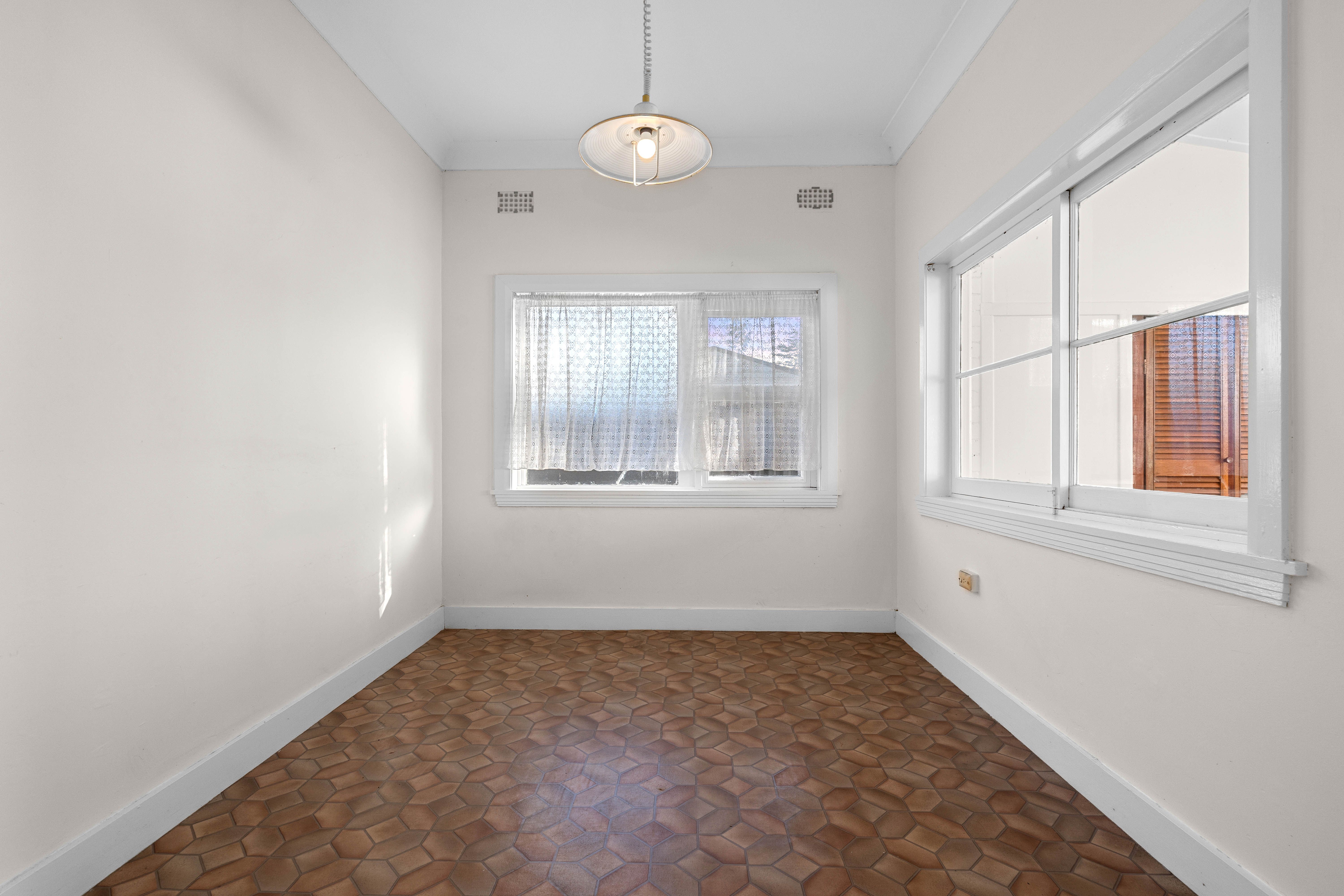26 Gannons Avenue — photo 6 of 11